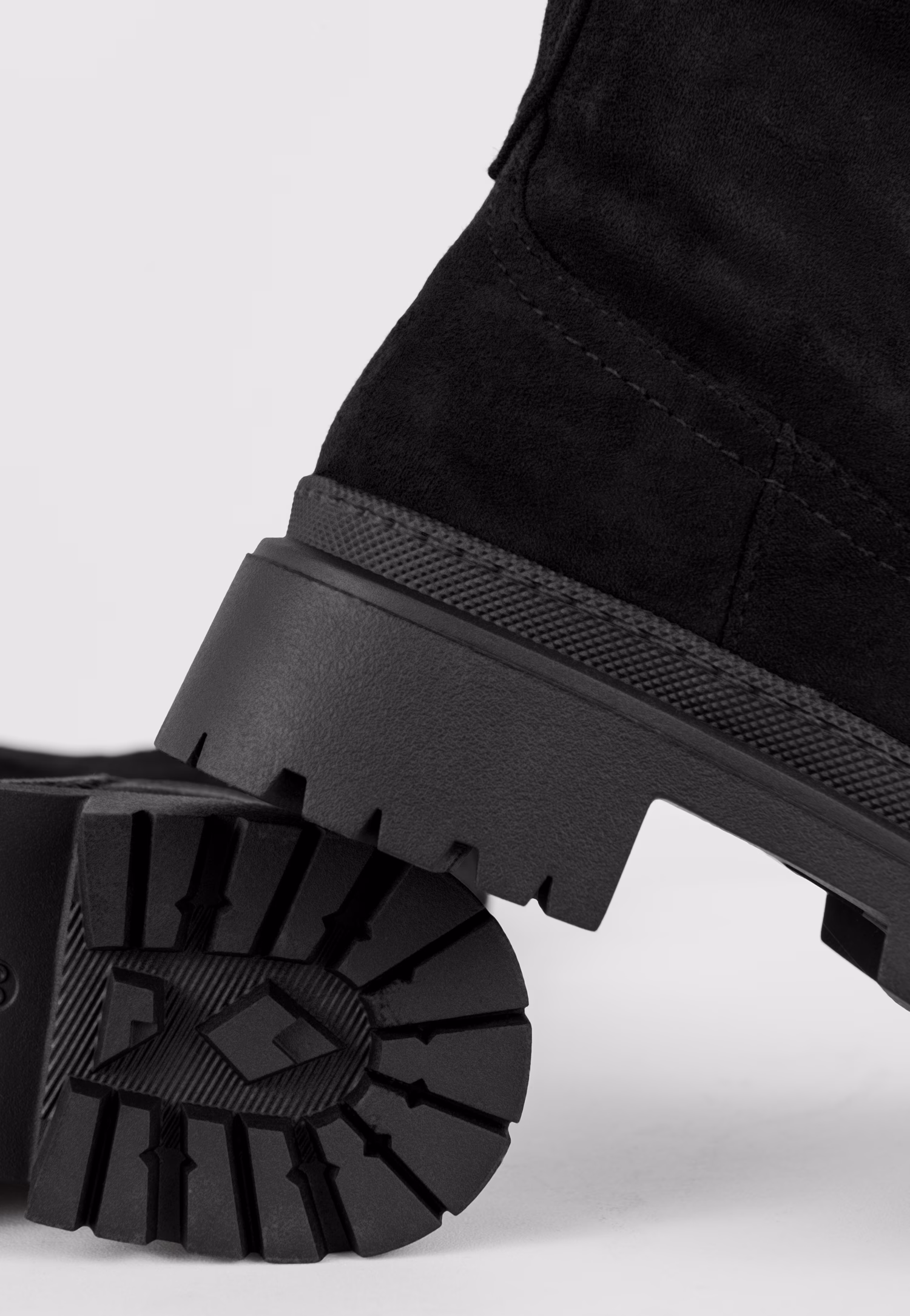 WJS czarne kozaki damskie do kolan na masywnej podeszwie