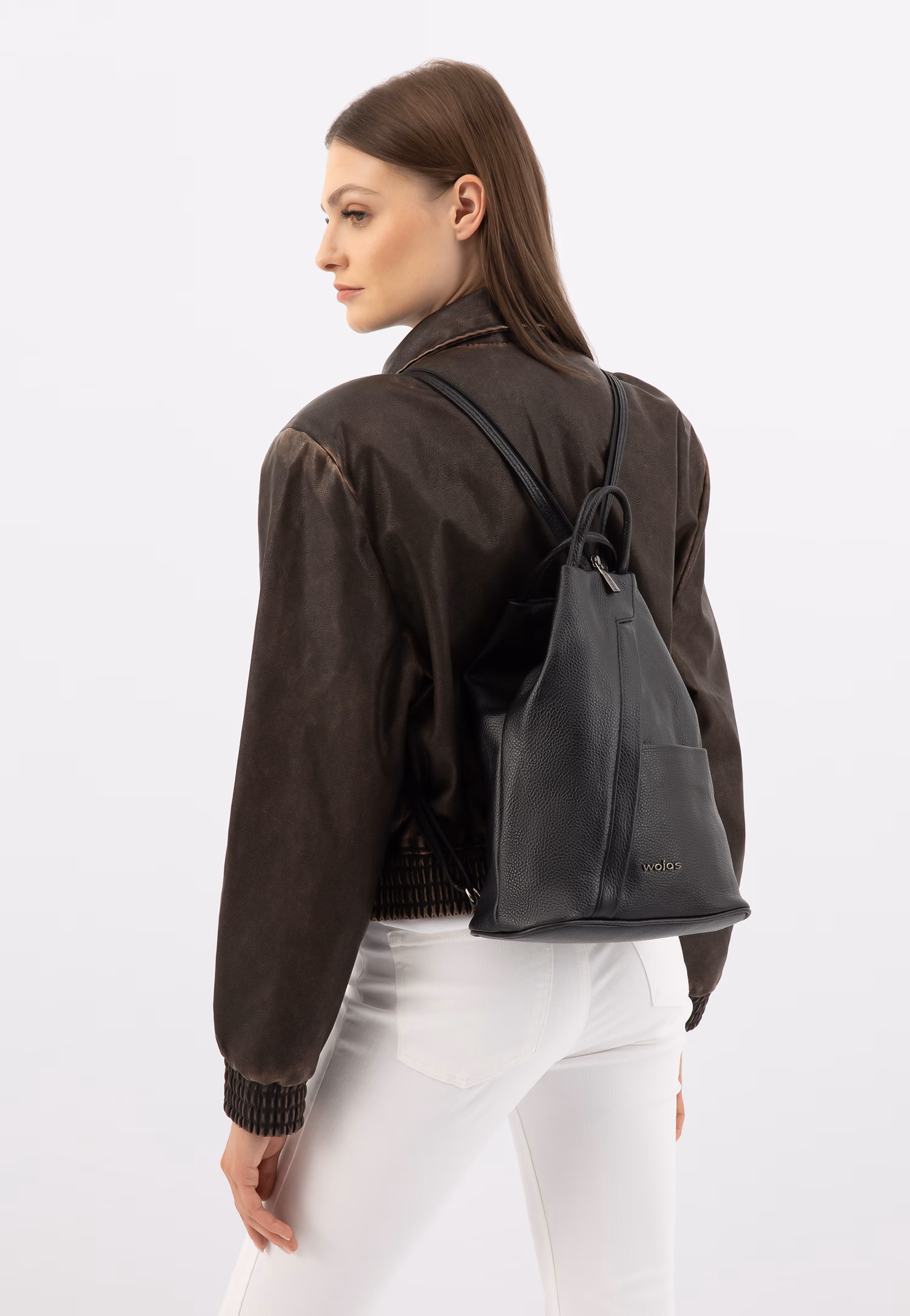 Beżowy trójkątny plecak miejski z suwakiem