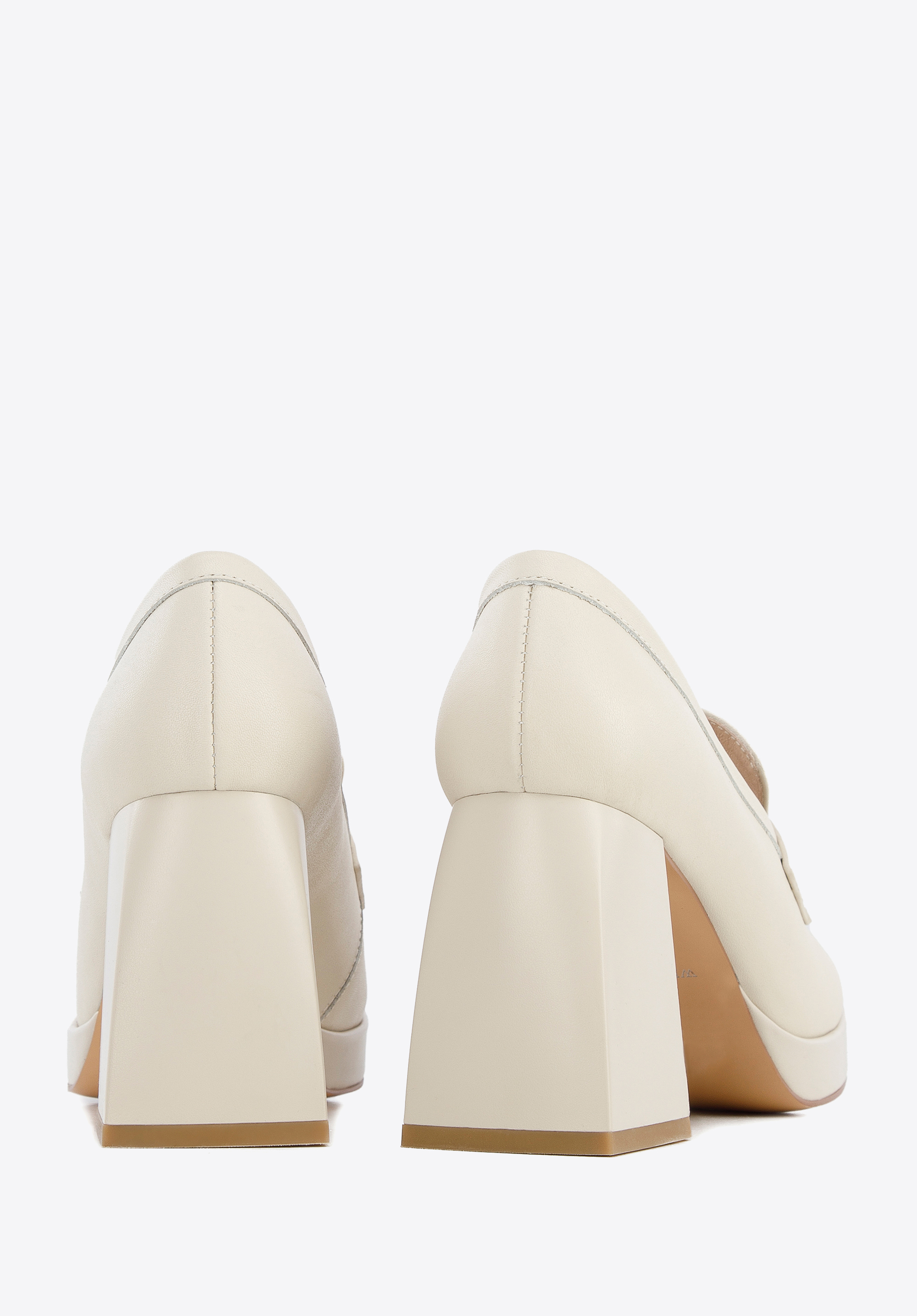 Czółenka ze skóry na platformie klasyczne