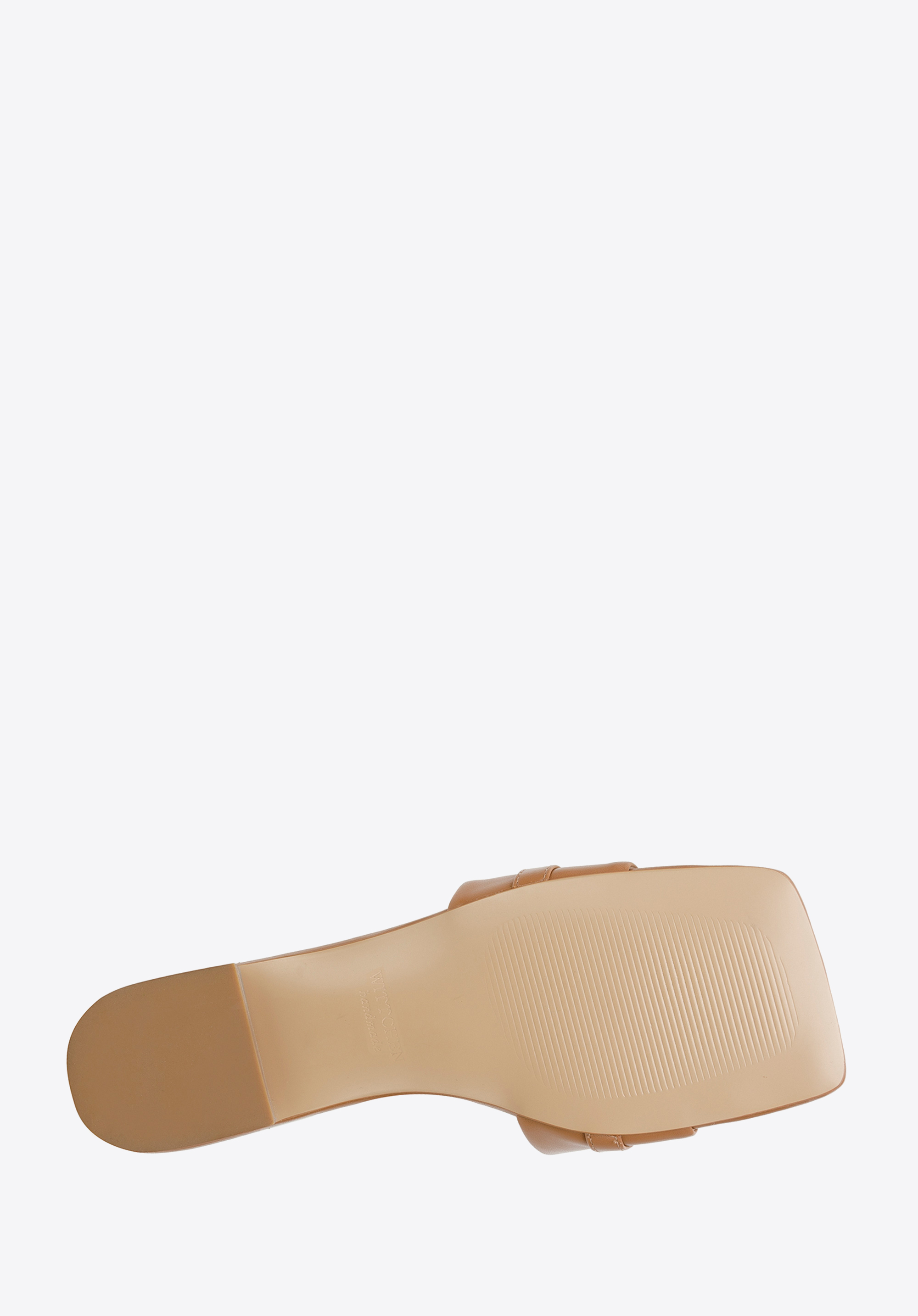 Damskie klapki skórzane z połyskującą klamrą