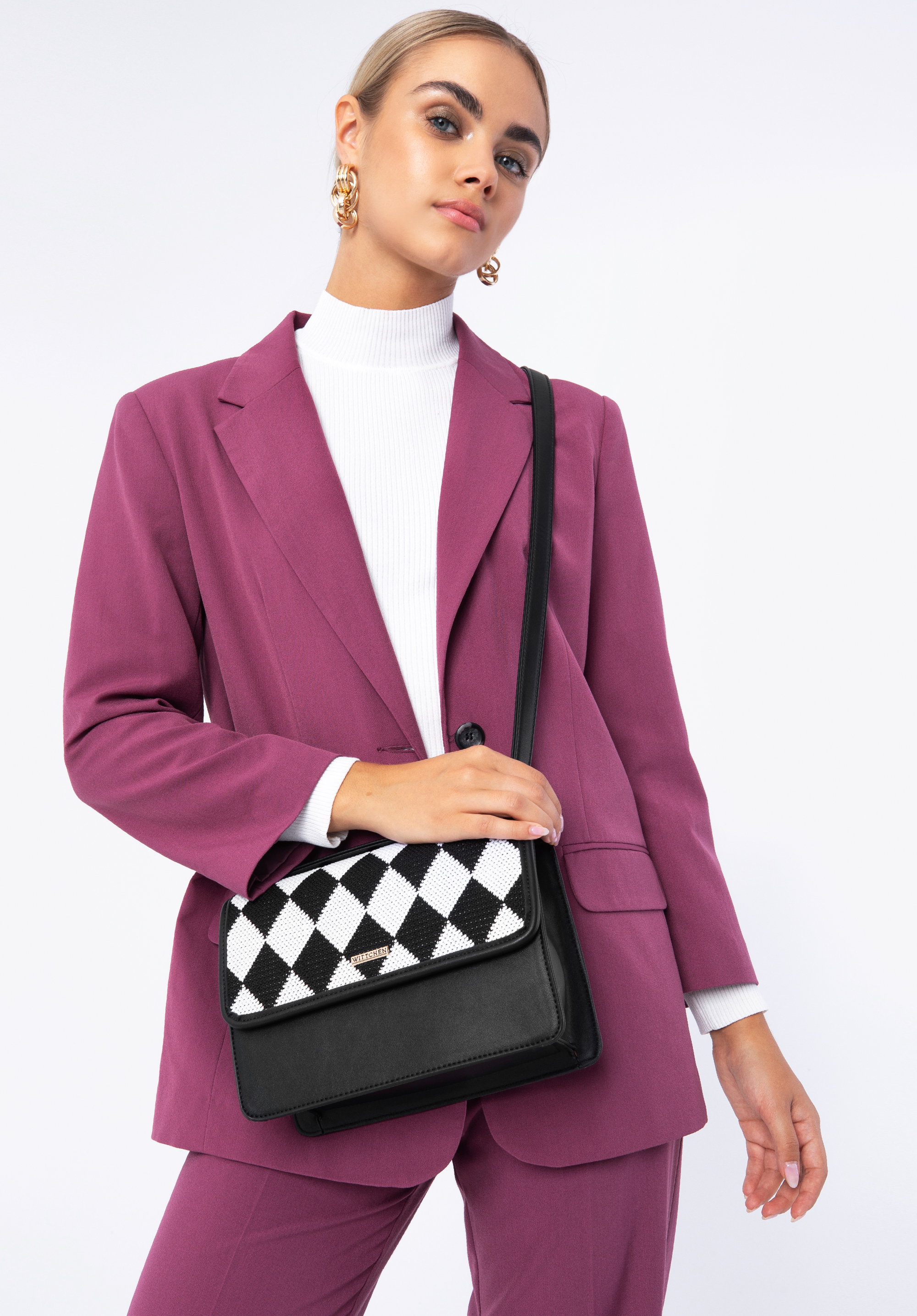 Damska listonoszka z ekoskóry z wzorzystą klapą