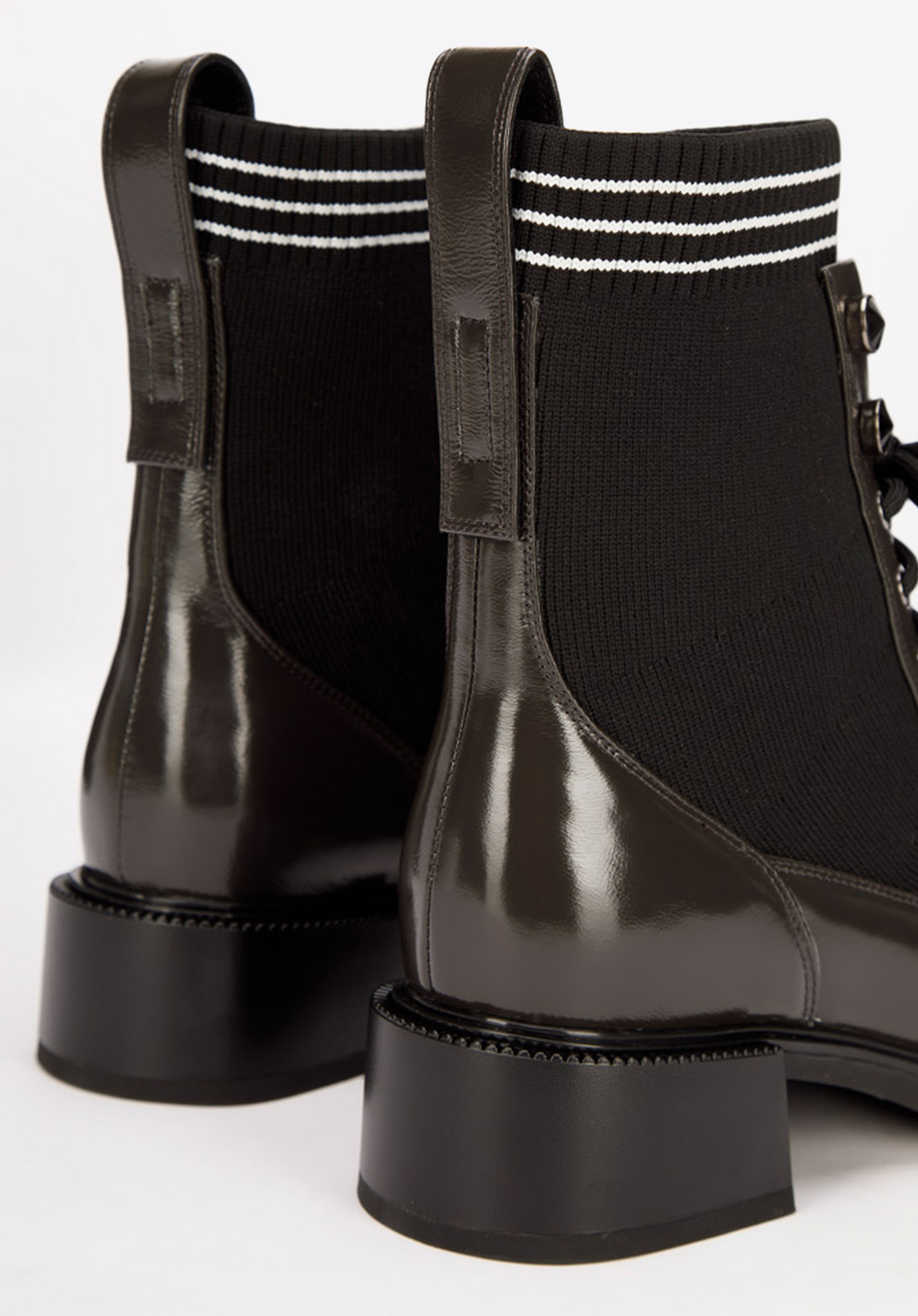 Damskie trapery skórzane ze skarpetą