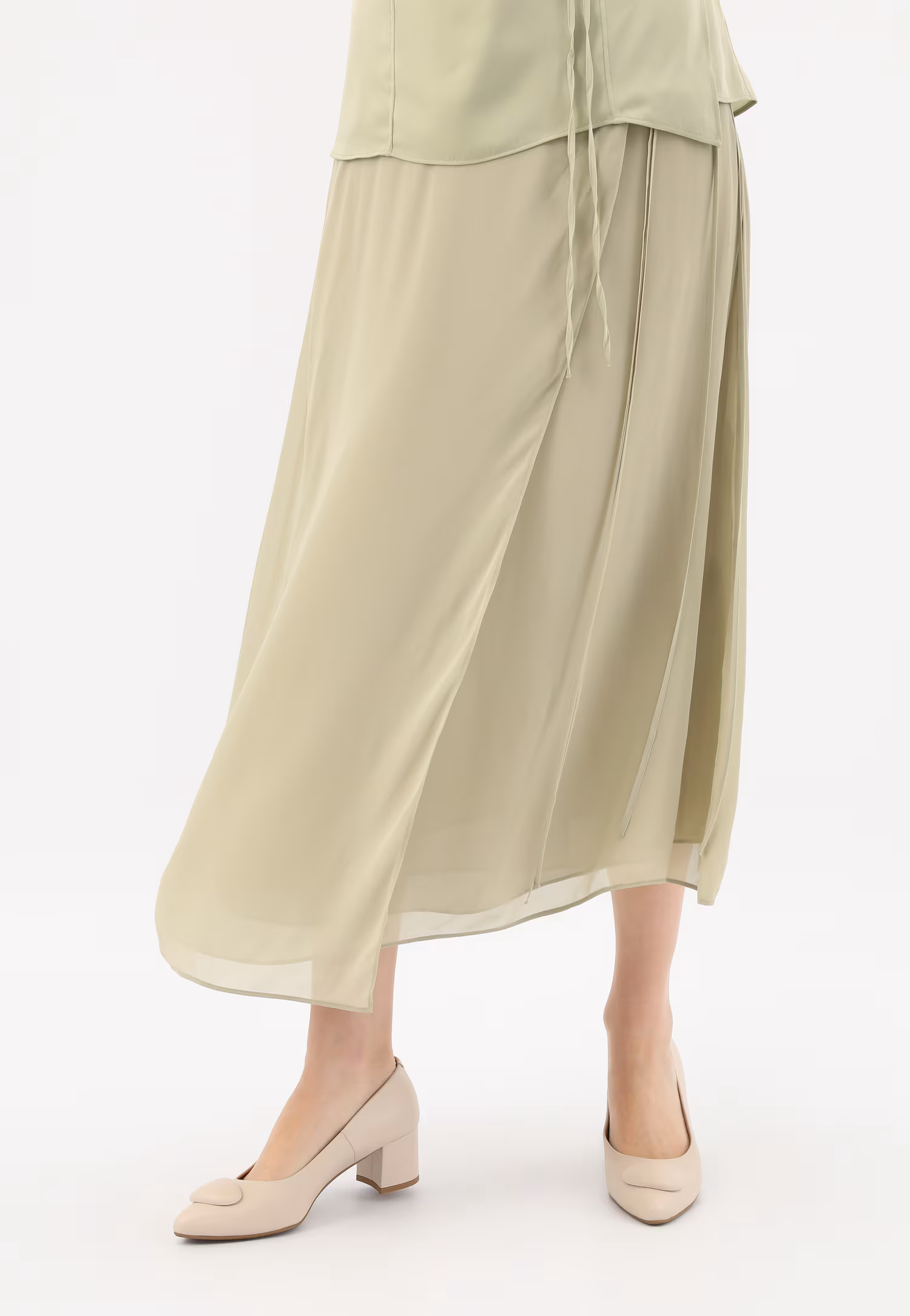 Eleganckie beżowe czółenka damskie z ozdobą na nosku