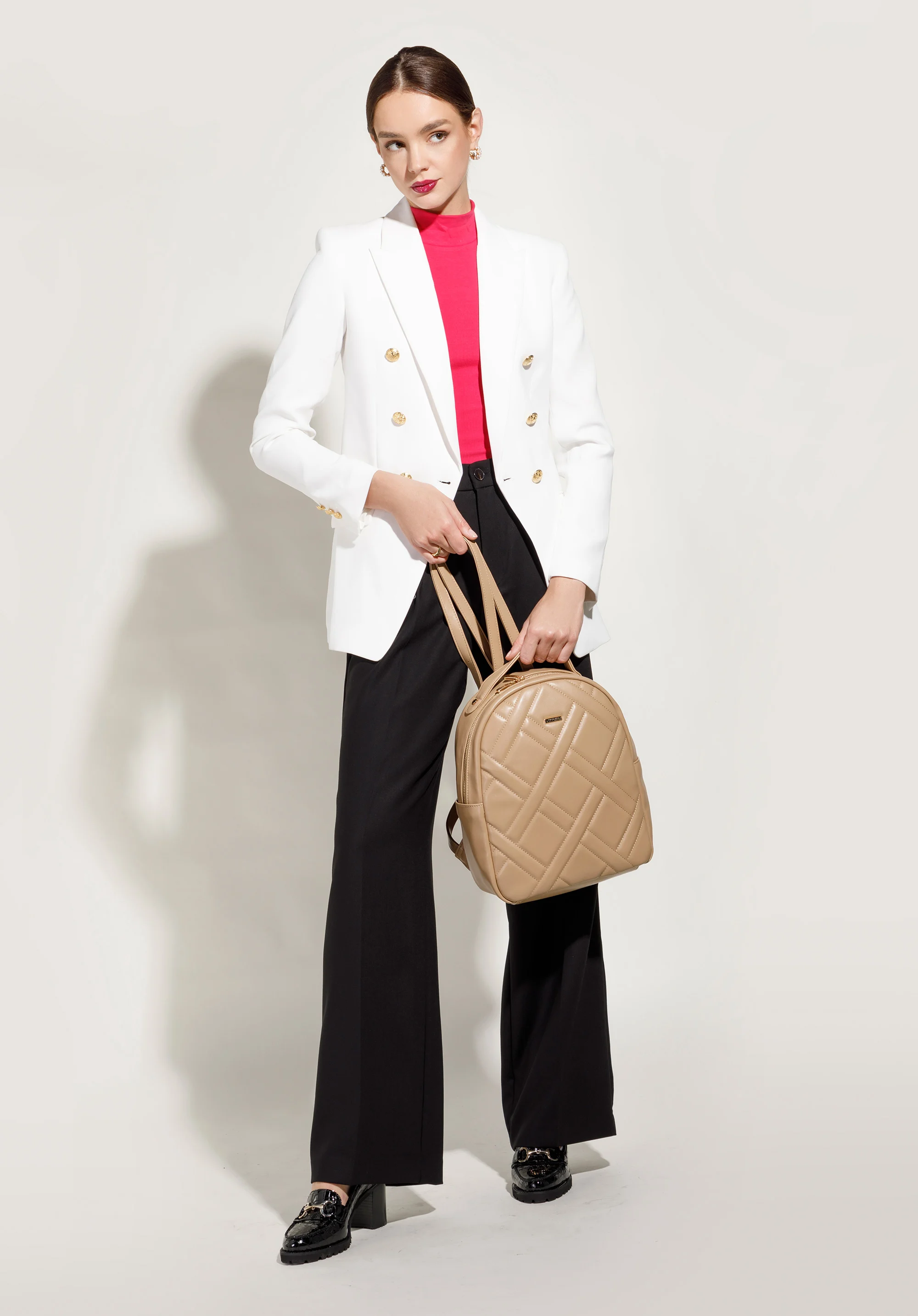 Damski plecak z ekoskóry z geometrycznym pikowaniem