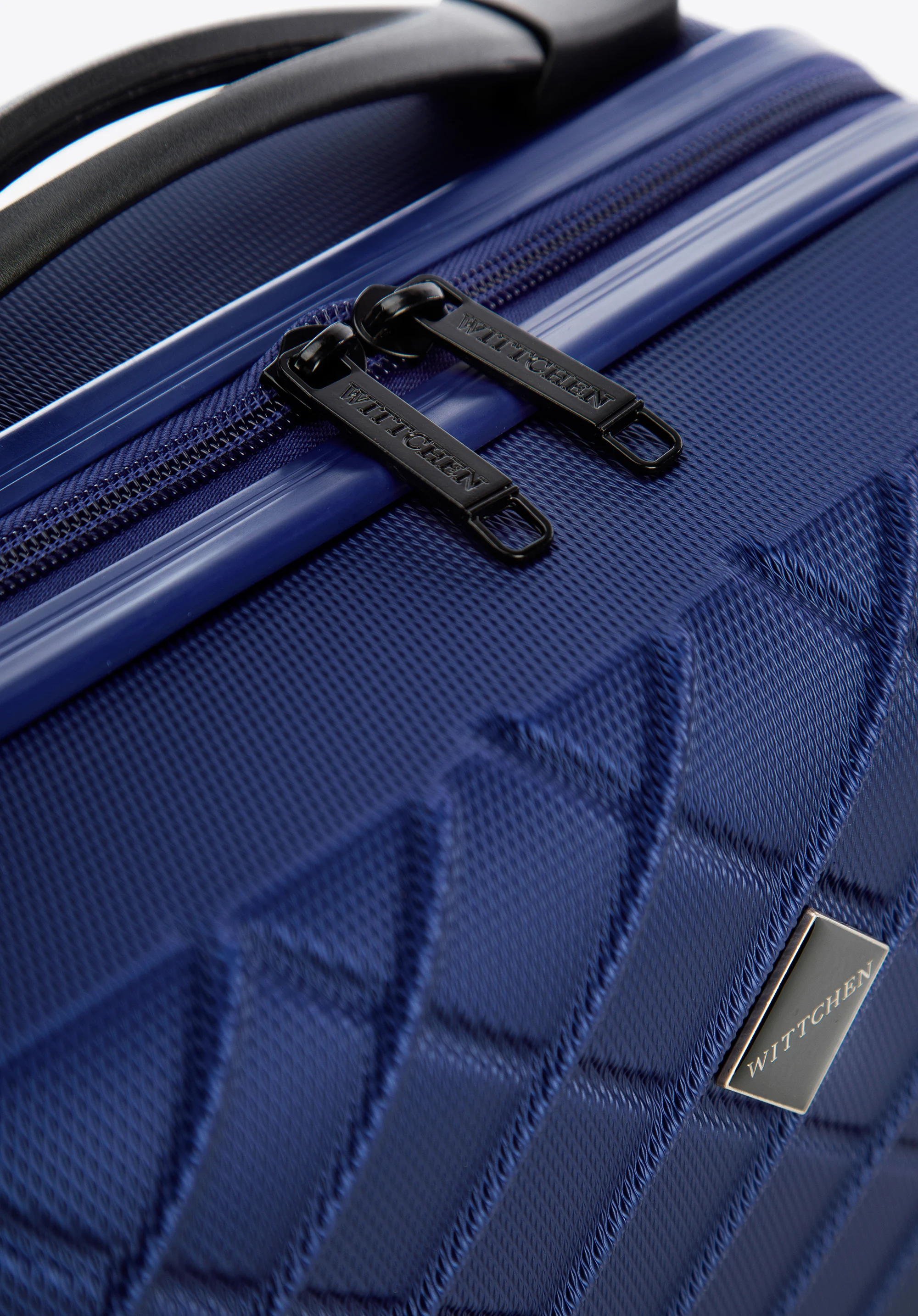 Średnia walizka z ABS-u w ukośną kratkę