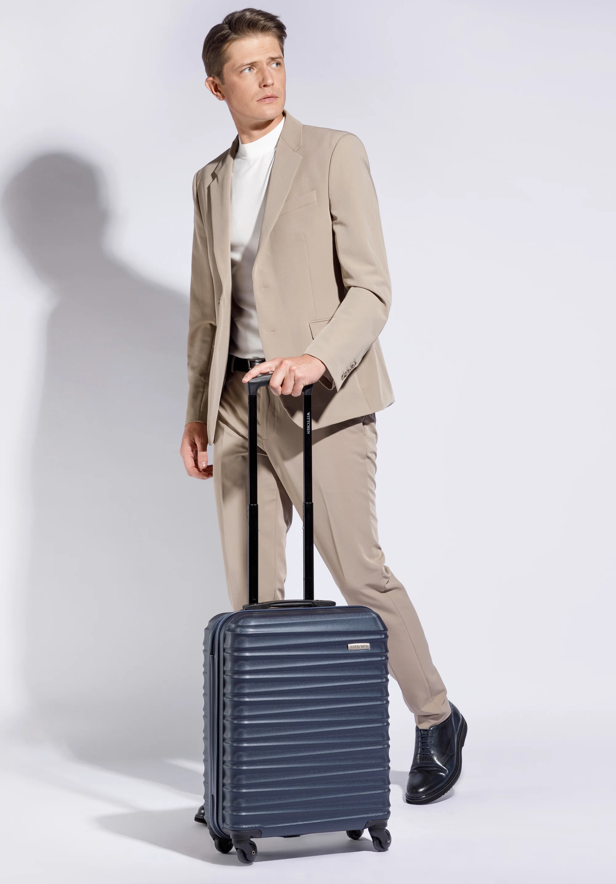 Duża walizka z ABS-u z żebrowaniem