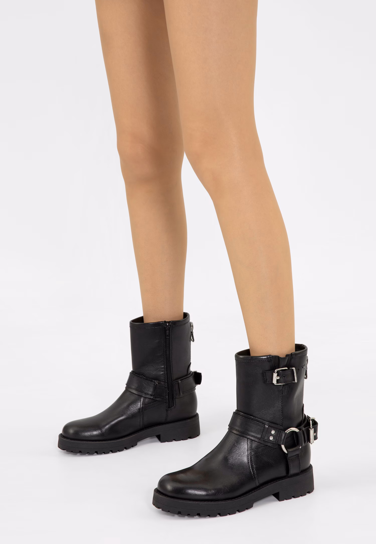 Czarne skórzane bikery damskie z klamrami