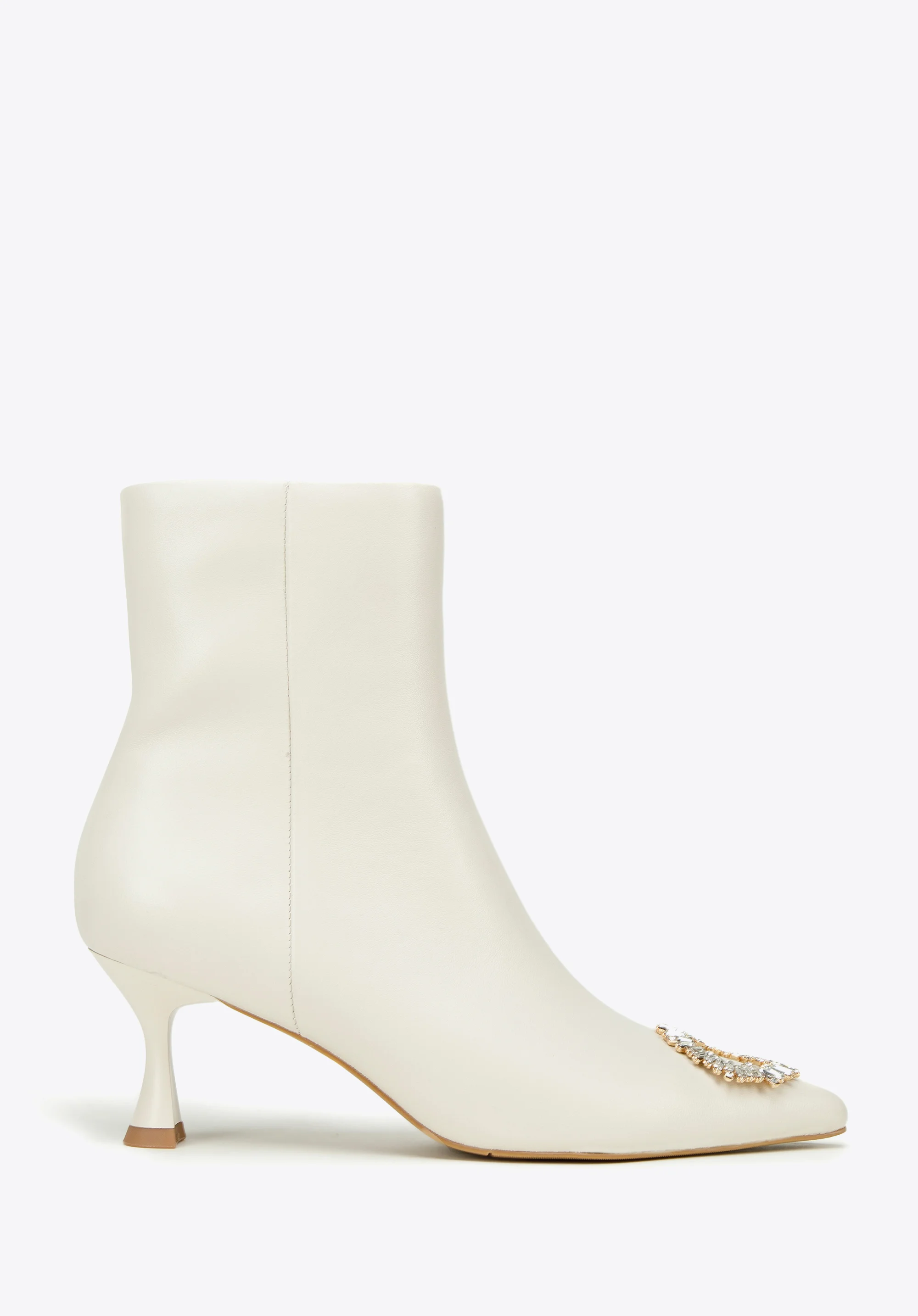 Botki skórzane z okrągłą klamrą na szpilce