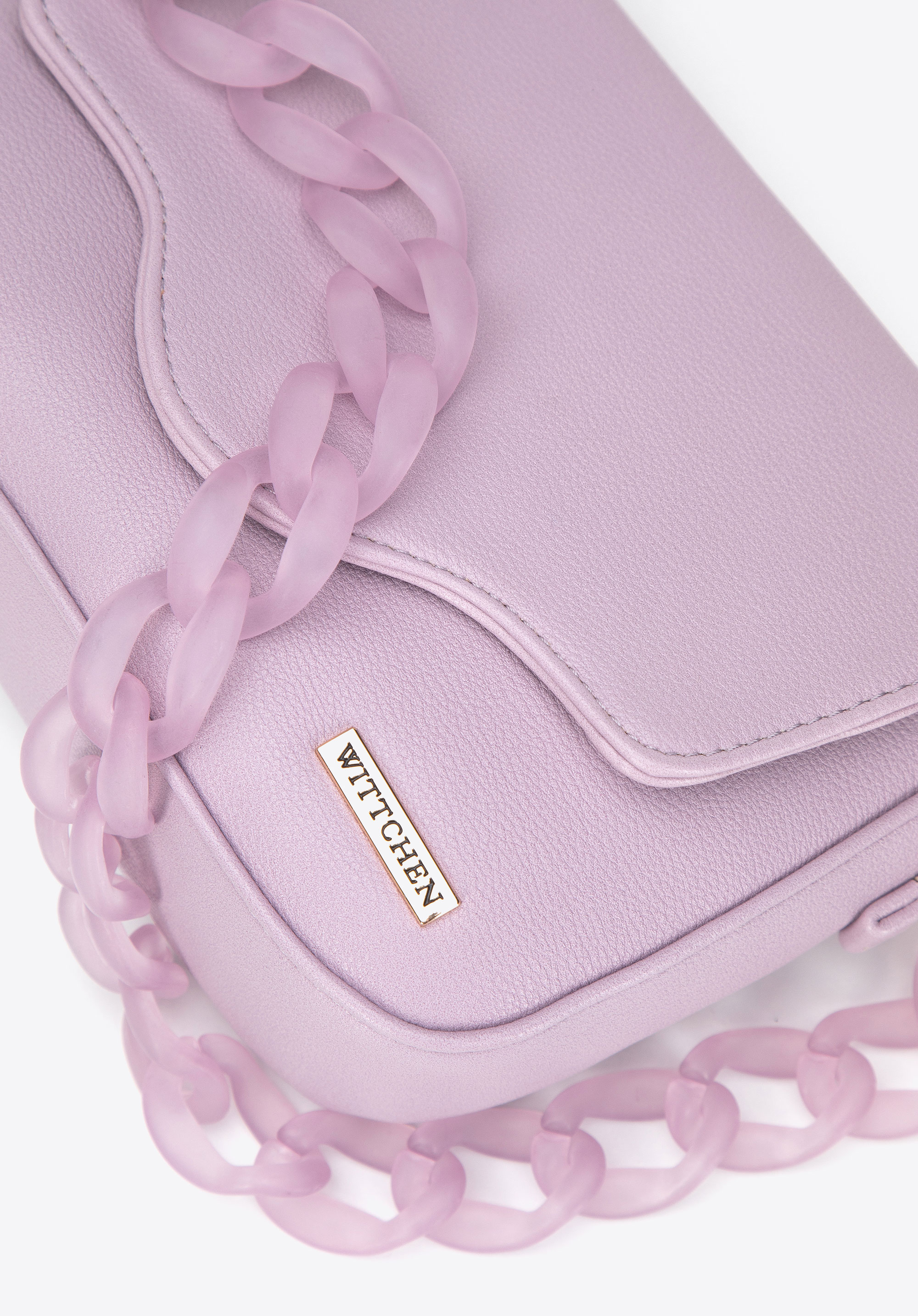 Damska torebka z łańcuszkiem z tworzywa