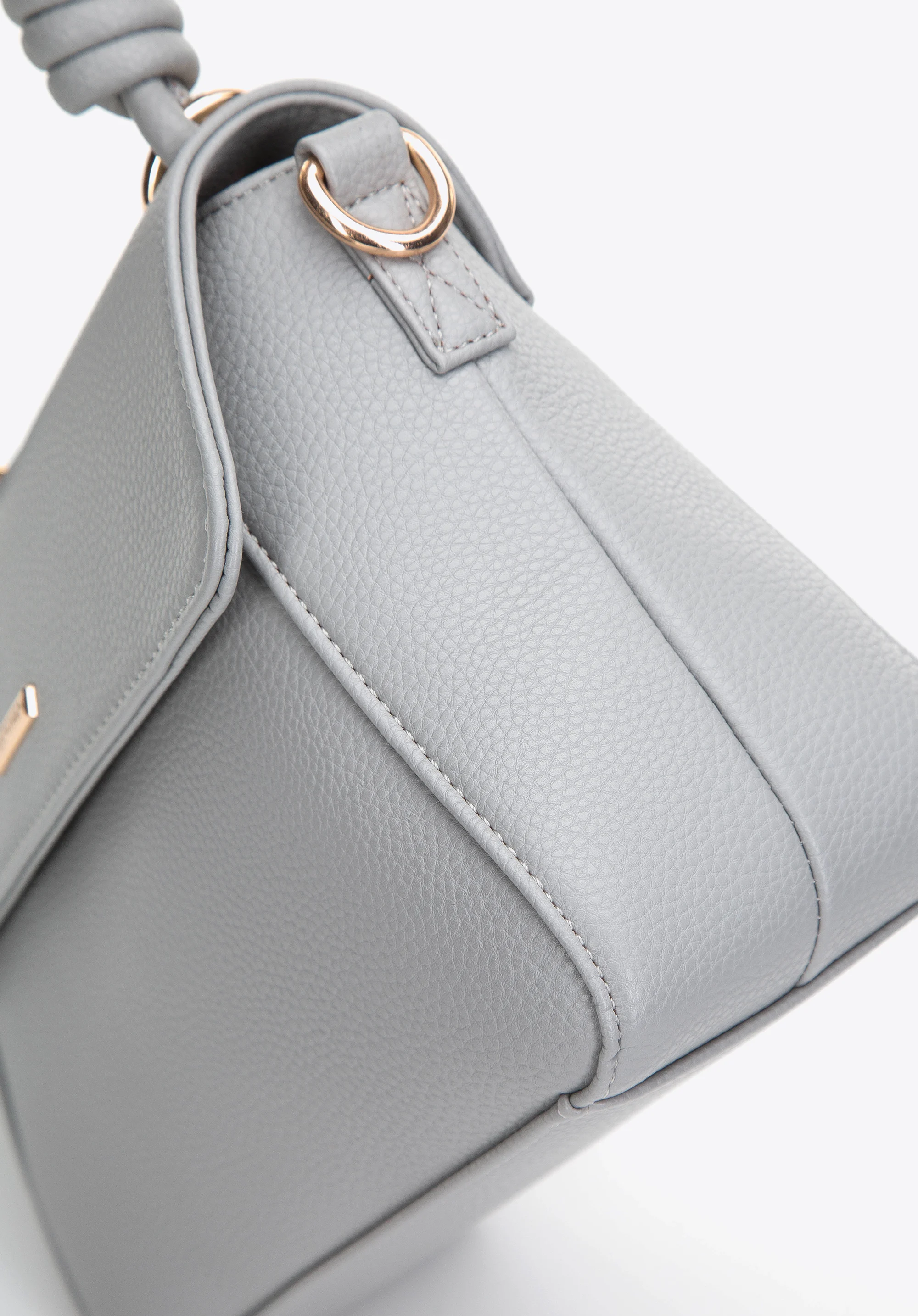 Torebka kuferek z ekoskóry z plecioną rączką