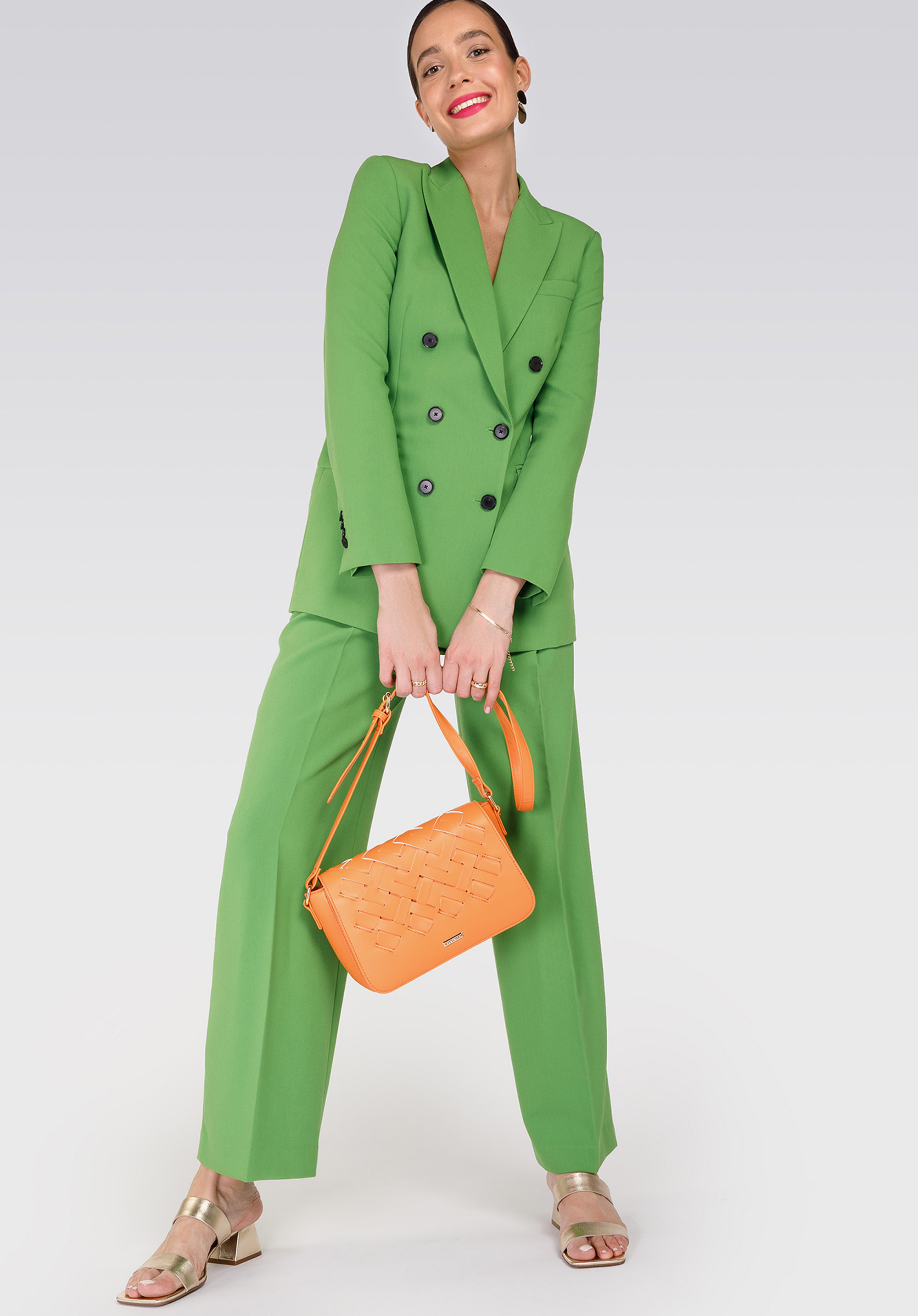 Damskie klapki skórzane z cienkimi paskami