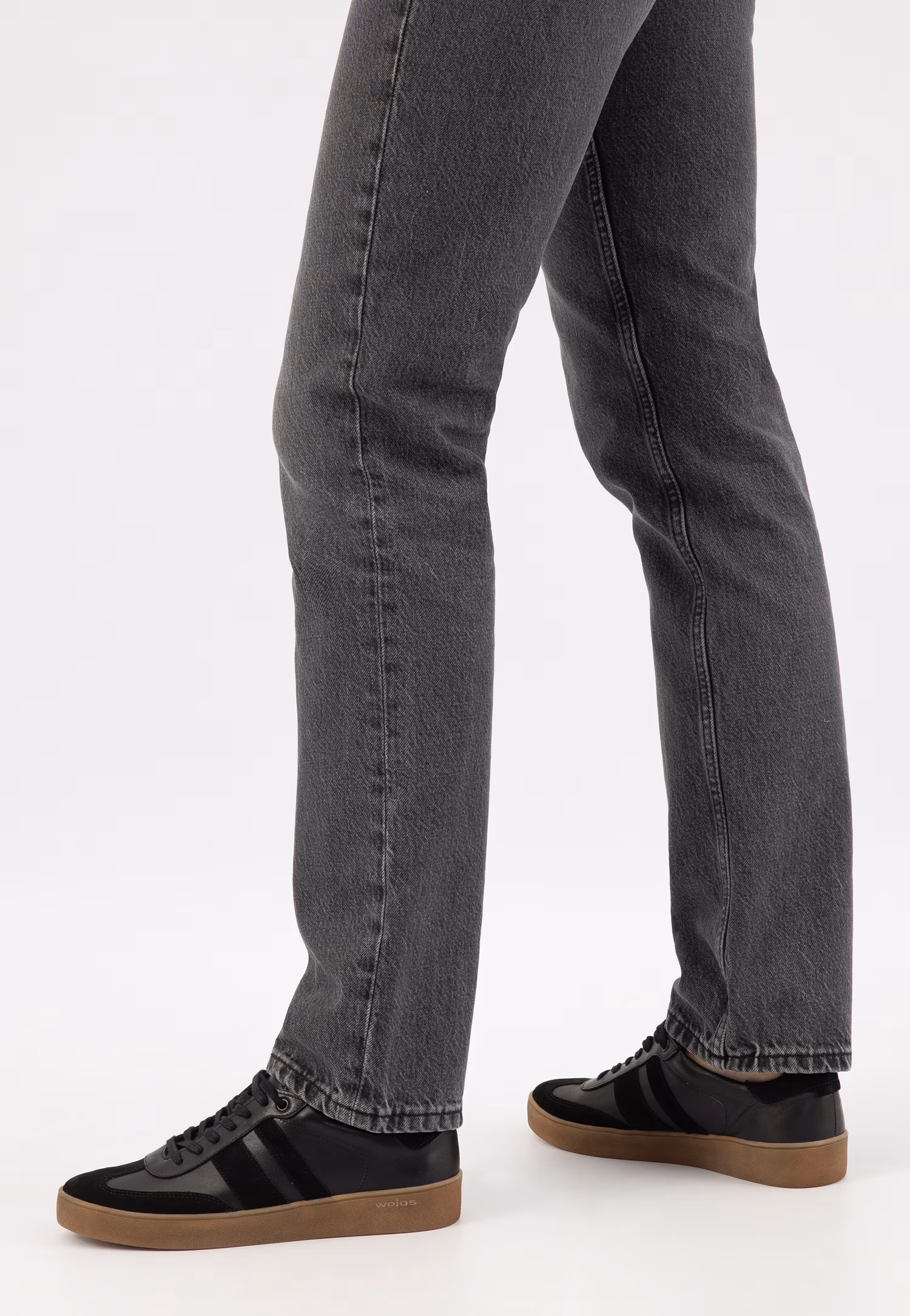 Biało-szare trampki damskie na płaskiej brązowej podeszwie