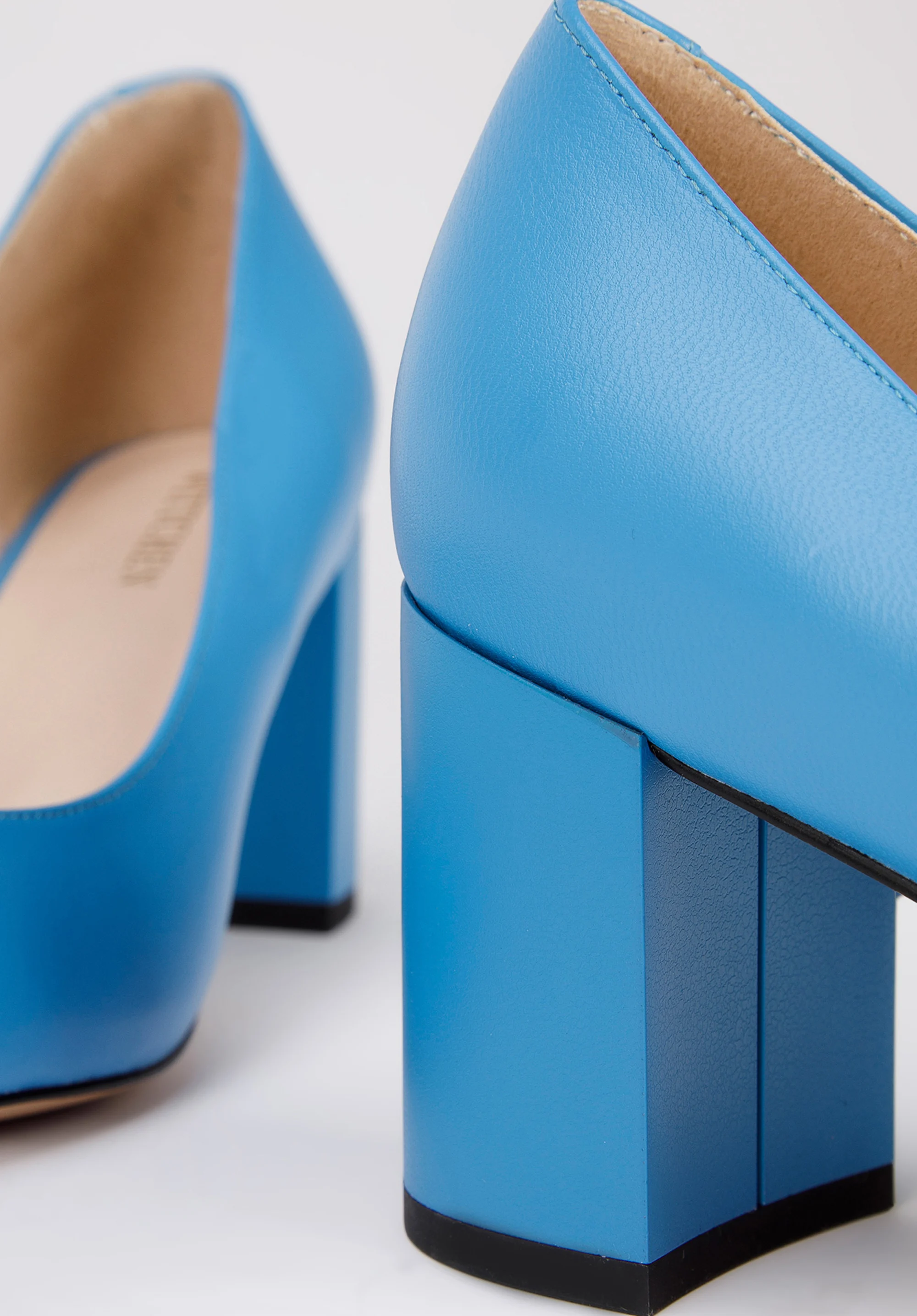 Czółenka skórzane klasyczne na klocku