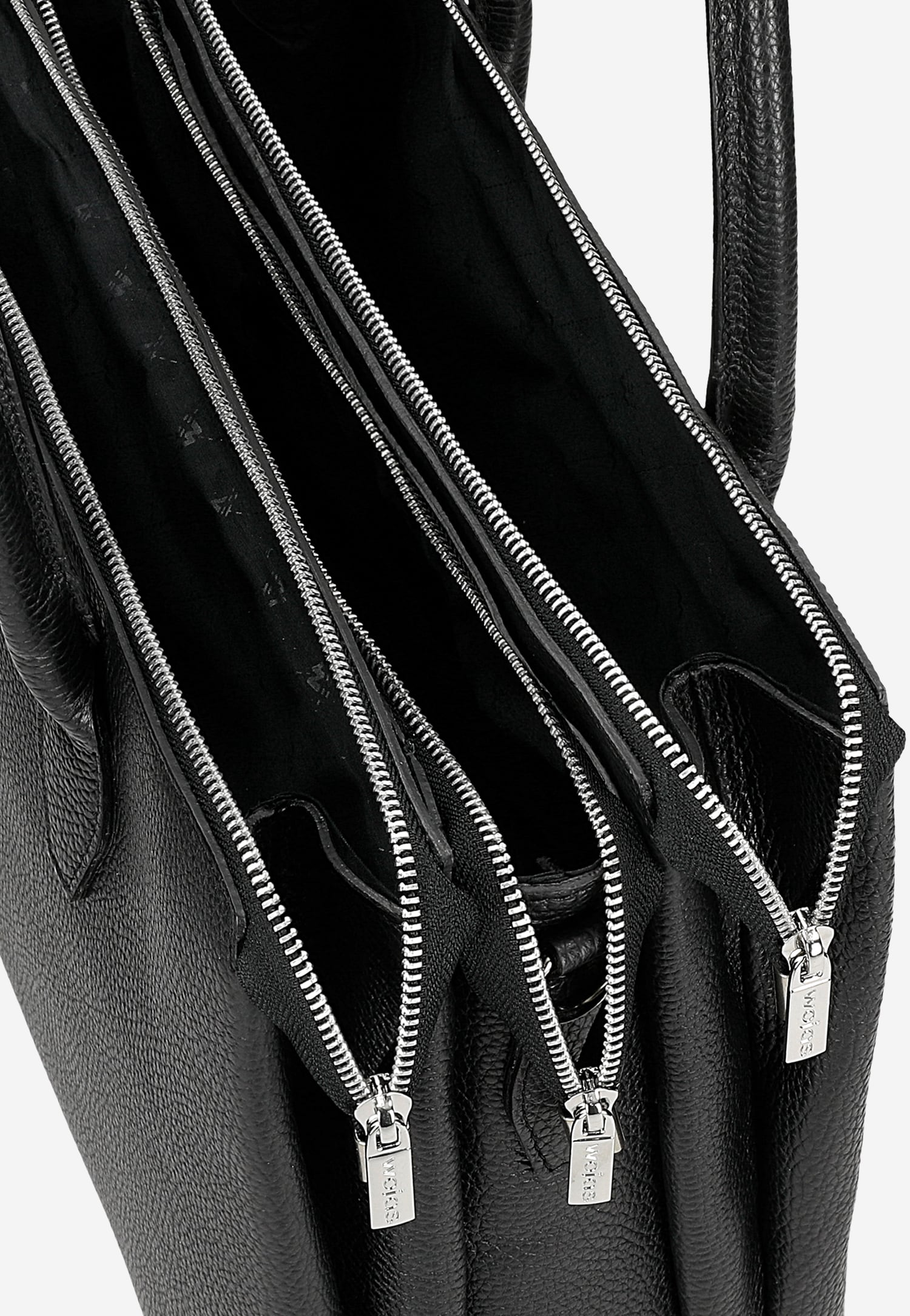 Skórzany kuferek damski w kolorze czarnym