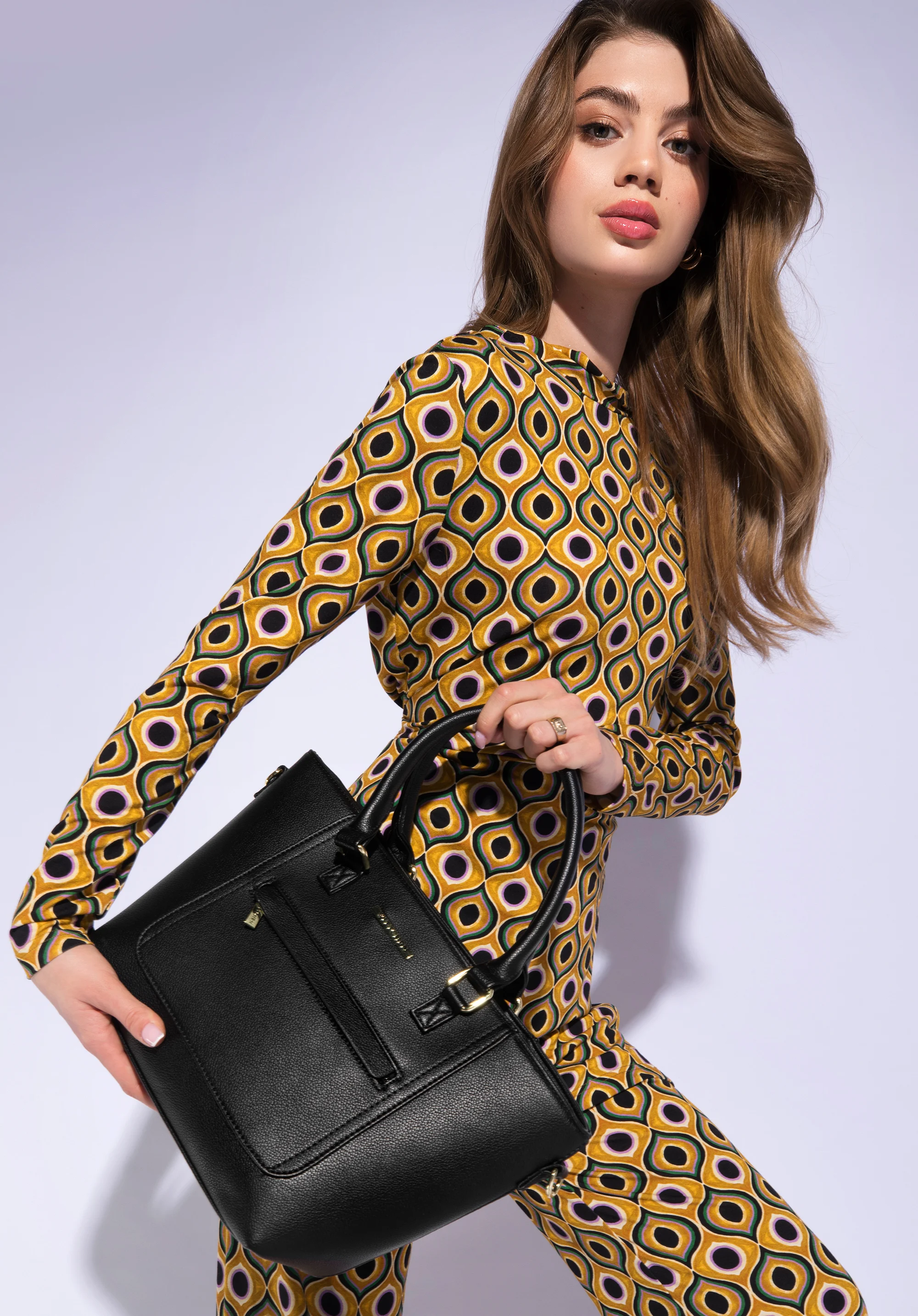 Torebka kuferek z płaską kieszenią z przodu