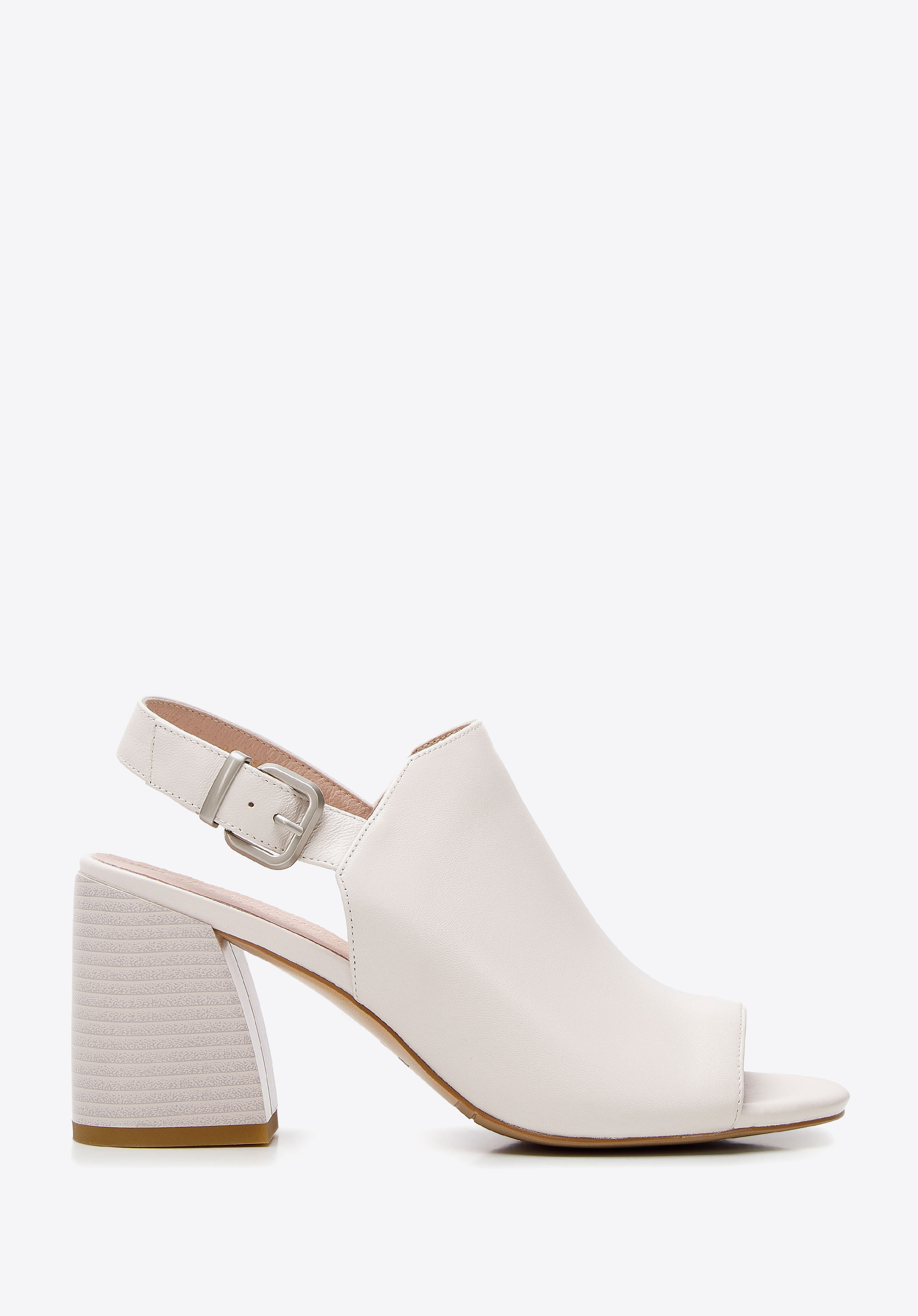 Sandały skórzane zabudowane na słupku