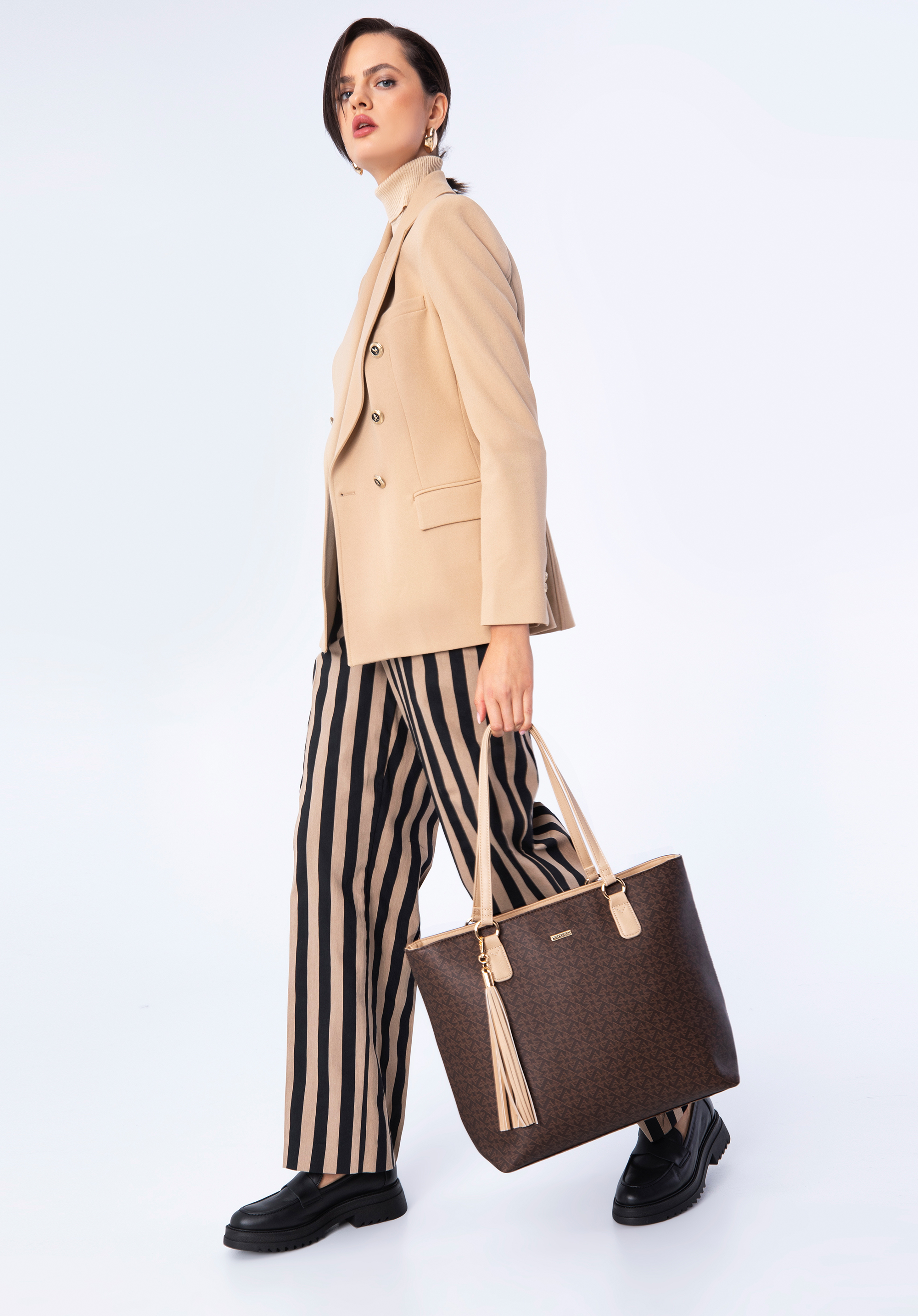 Torebka shopperka z ekoskóry w monogram