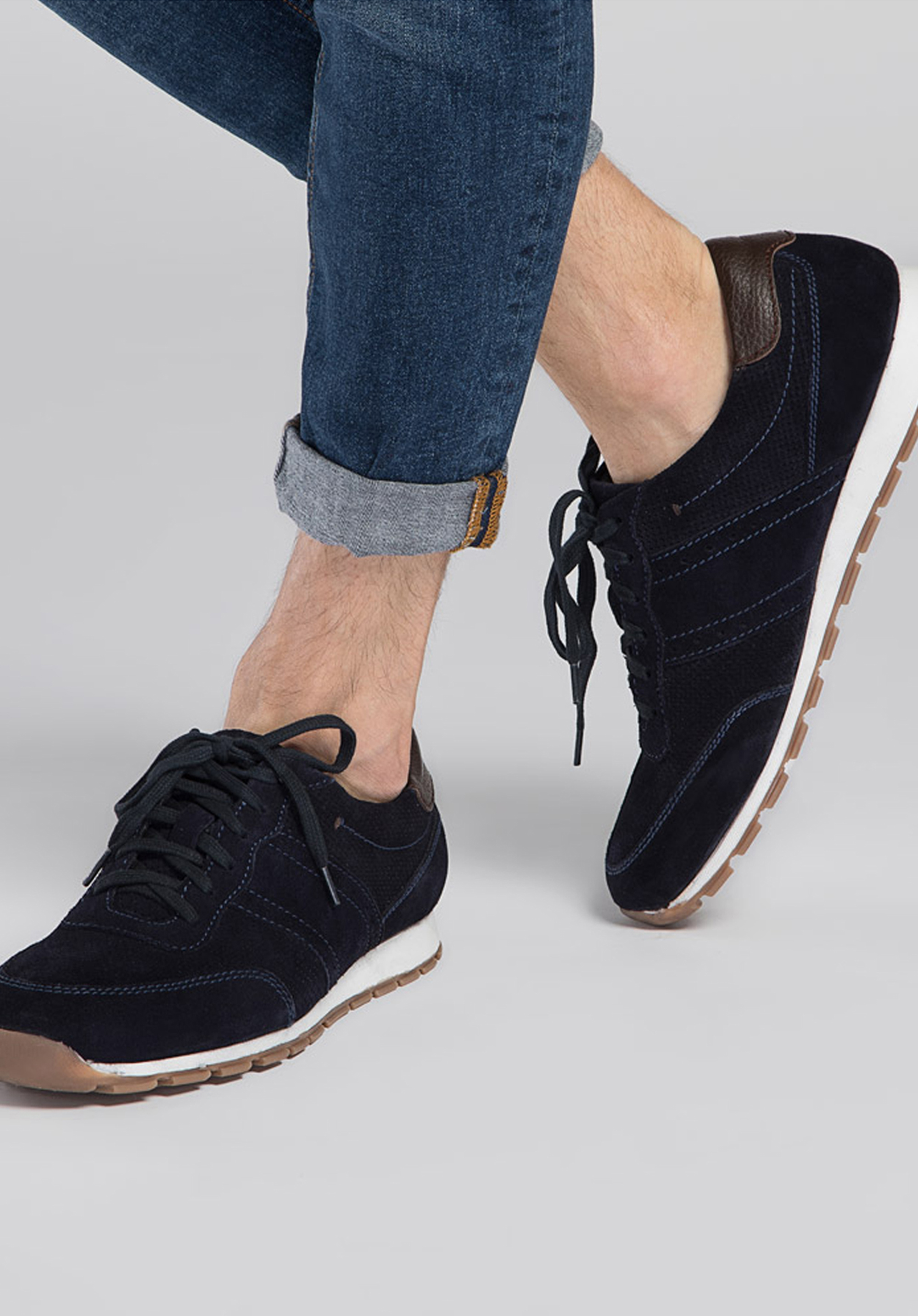 Męskie sneakersy zamszowe