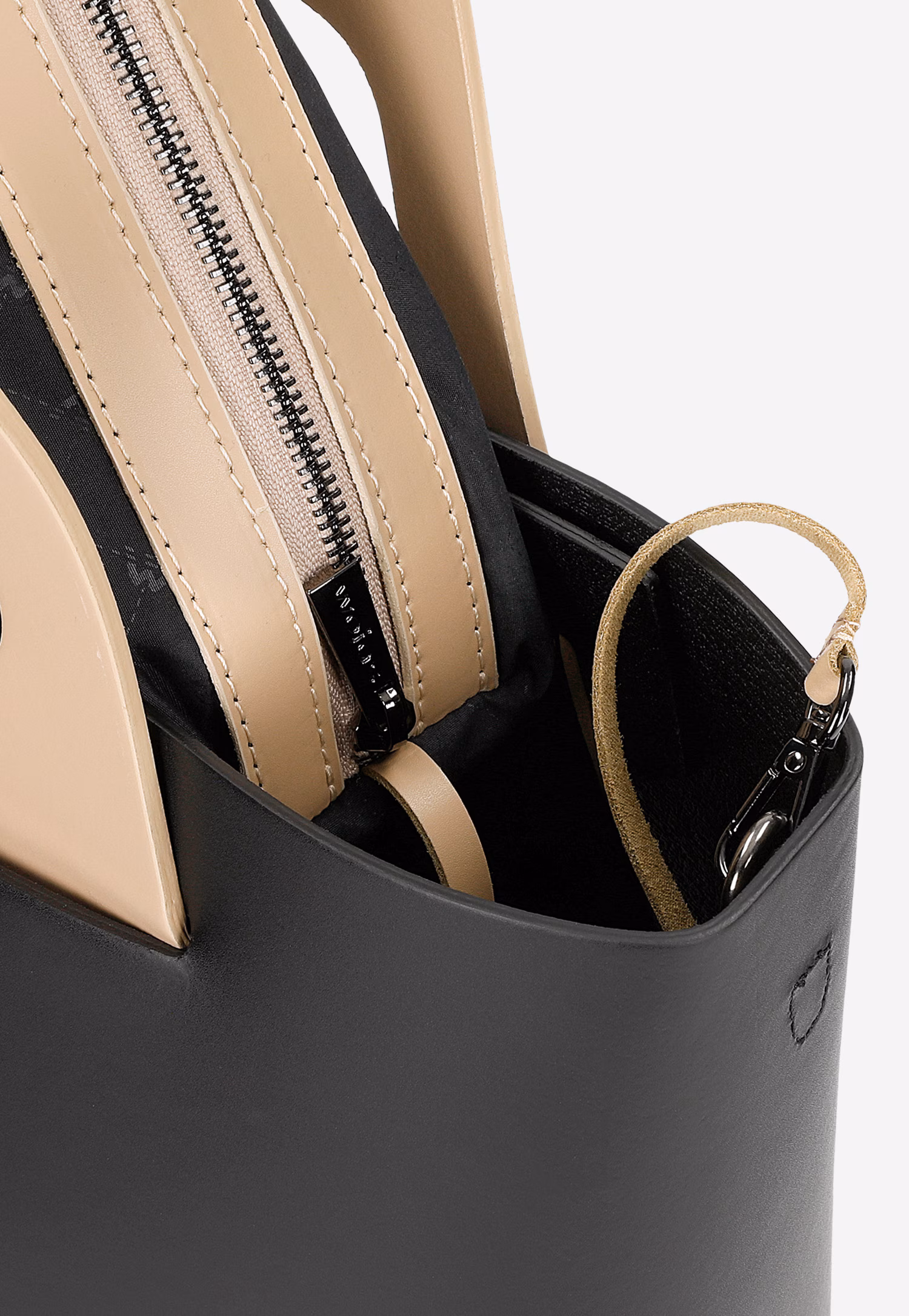 Czarno-beżowa torebka damska typu kuferek