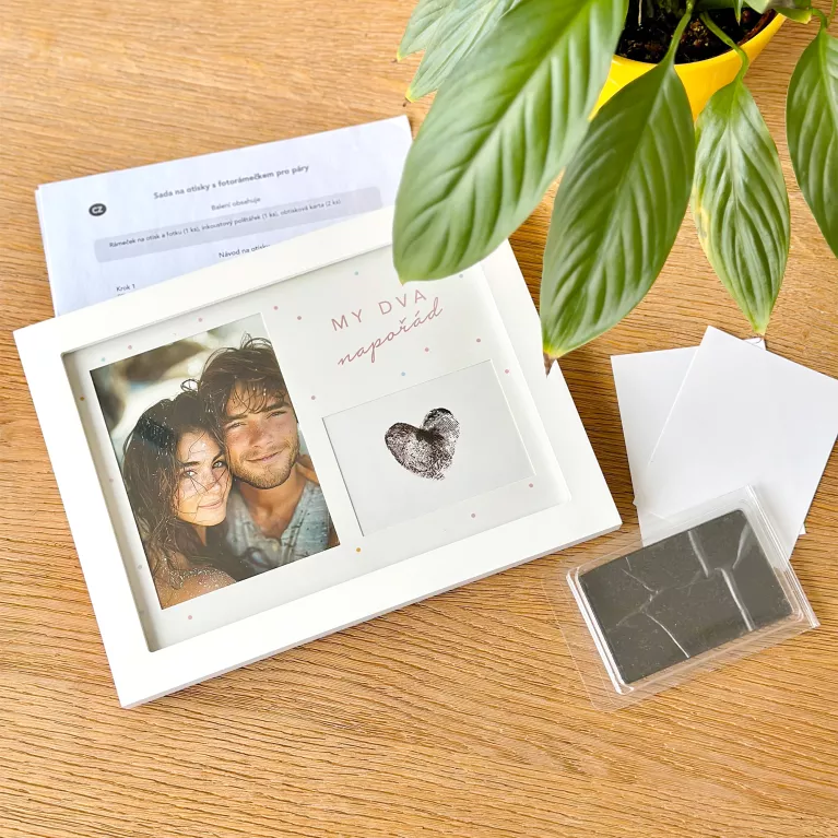 Fotorámeček pro páry se sadou na otisky
