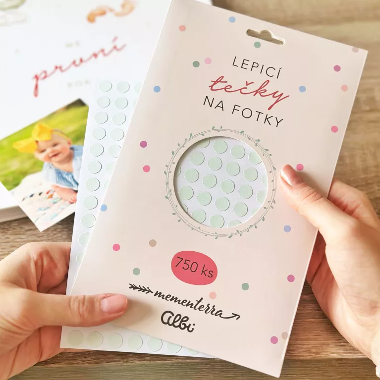 Lepicí tečky na fotky (750 ks)