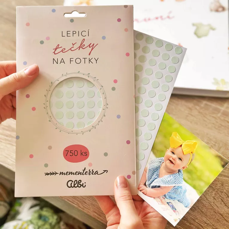 Lepicí tečky na fotky (750 ks)