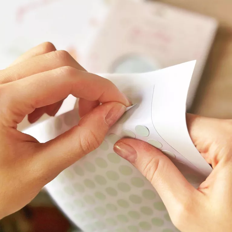 Lepicí tečky na fotky (750 ks)