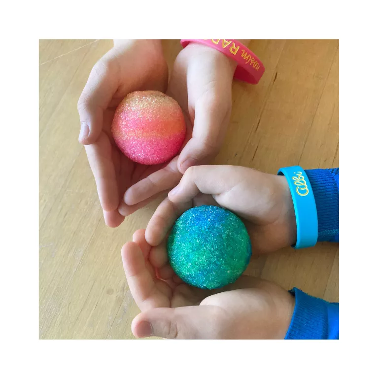 Svítící hopsík - plechovka