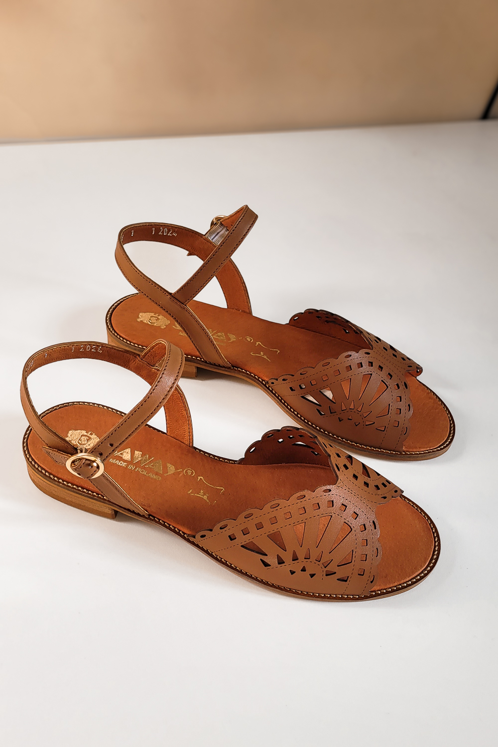 Złote ażurowe sandały Elisa