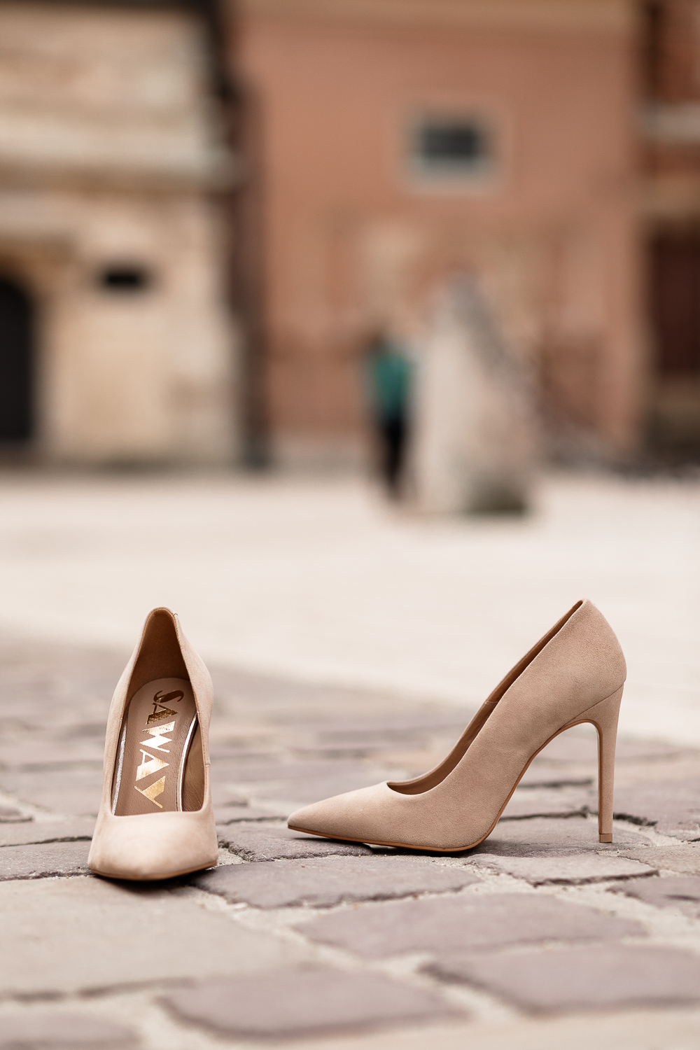 Beżowe szpilki Lameria