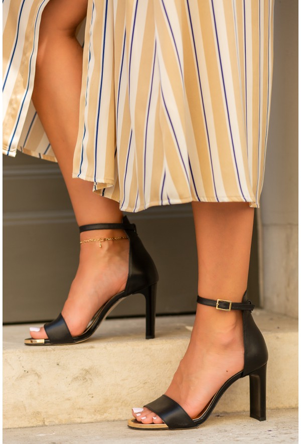 Czarne sandały na słupku Arriana