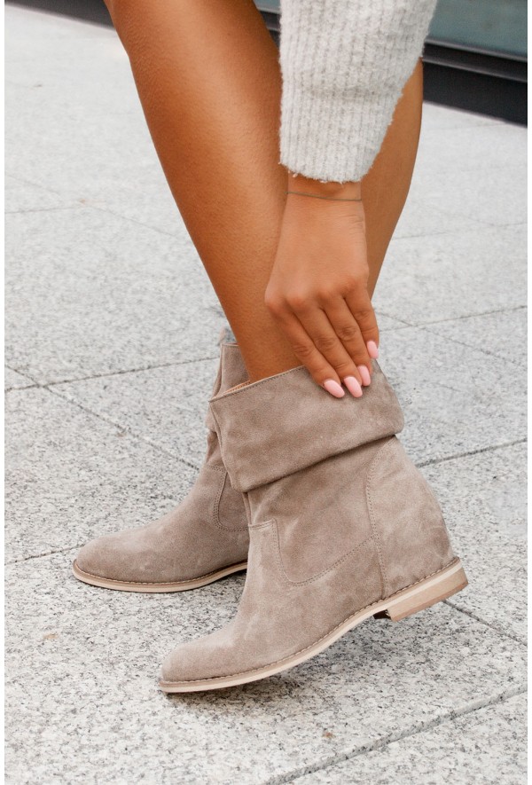 Zamszowe botki Zuri cappuccino