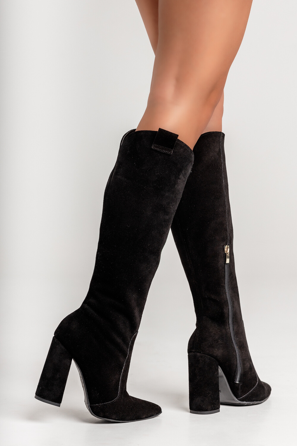 Czarne zamszowe kozaki Yagil