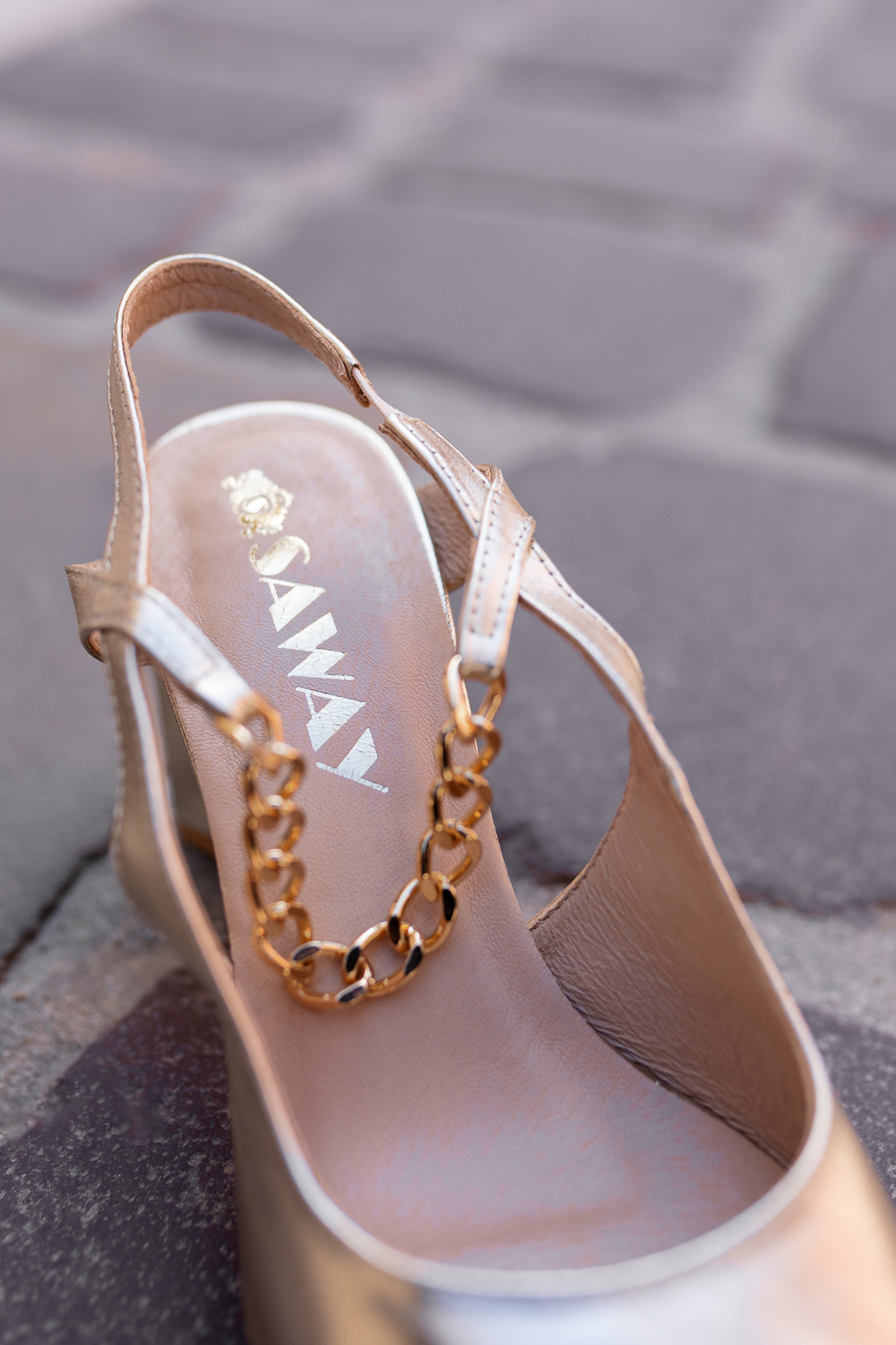 Lakierowane sandały na słupku Diya cappuccino