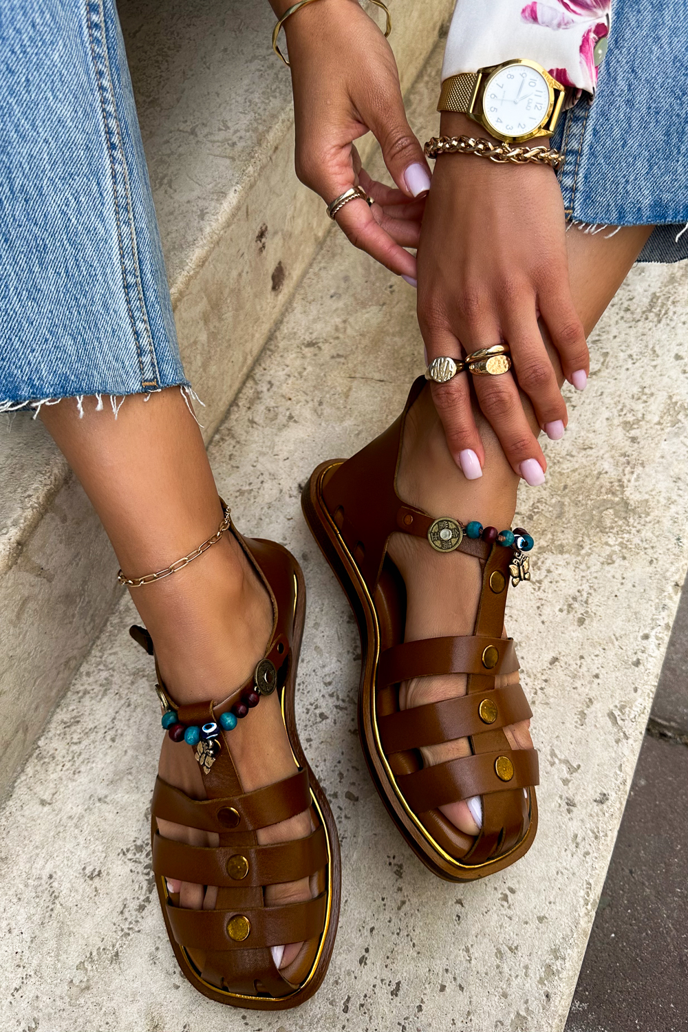 Brązowe sandały Butterfly z koralikami