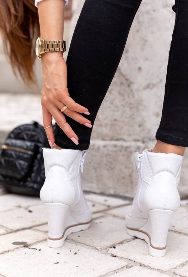 Białe sneakersy Megan