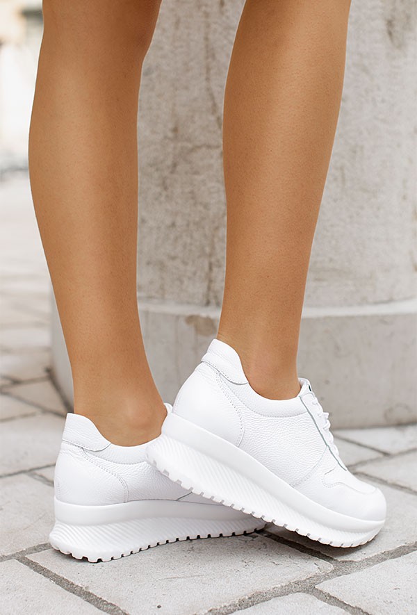 Białe sneakersy Merti