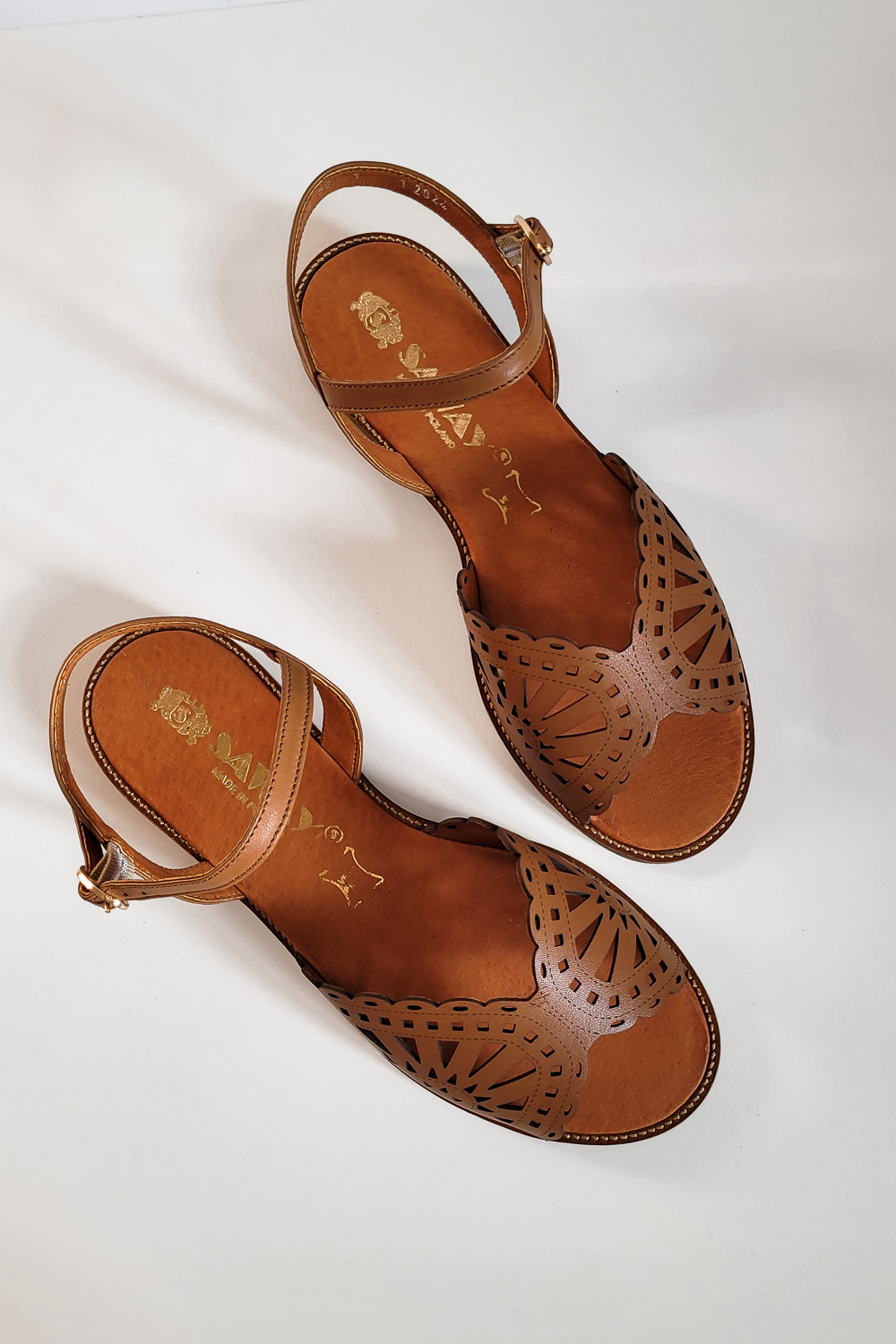 Złote ażurowe sandały Elisa