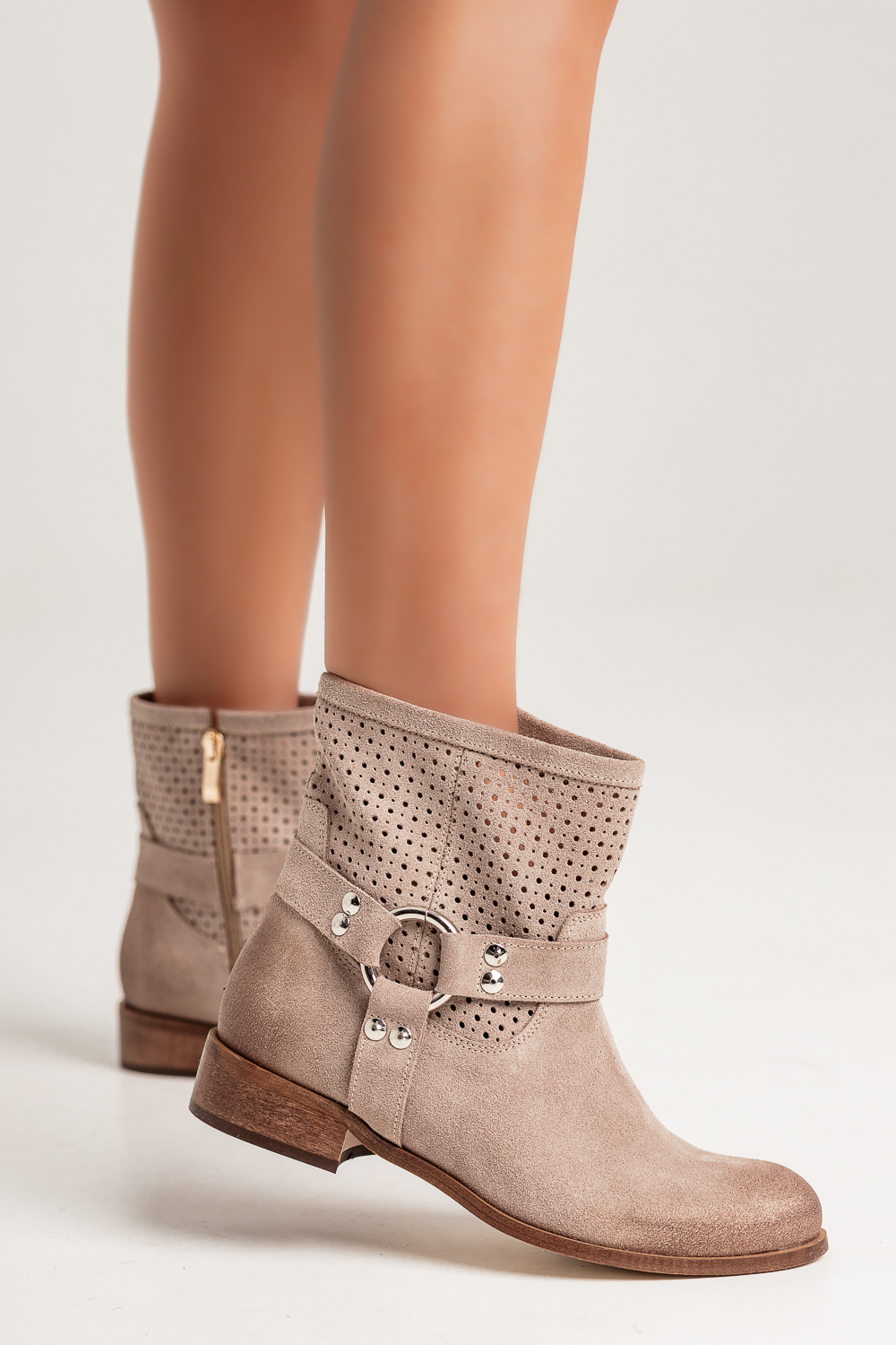 Zamszowe ażurowe botki Vandes cappuccino