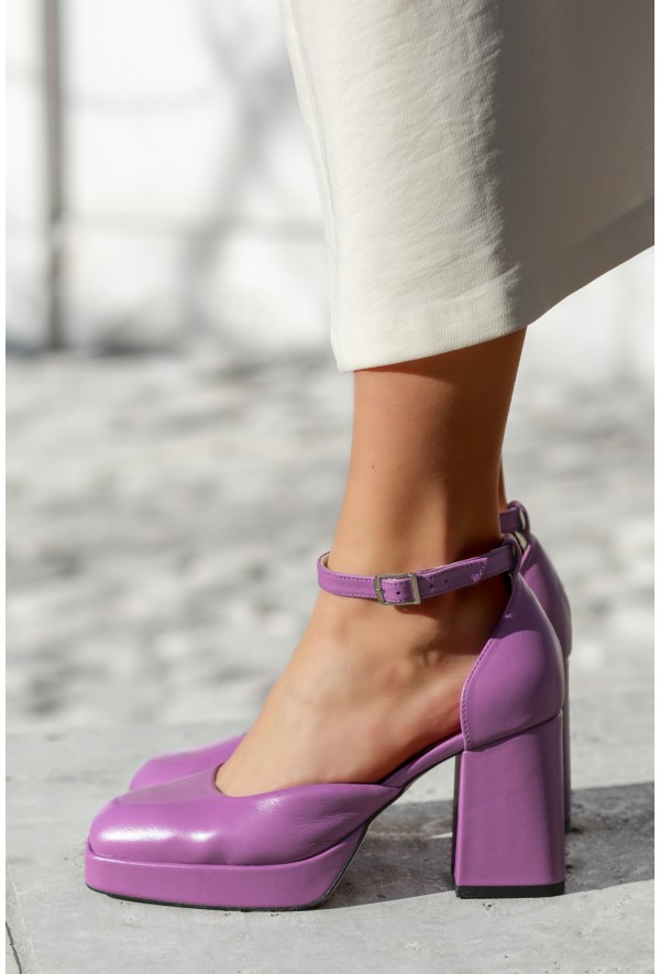 Brązowe czółenka na słupku Loena