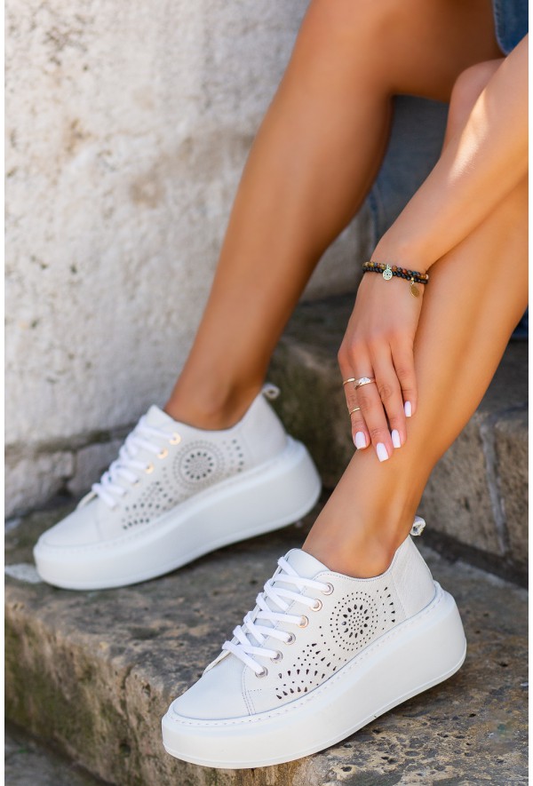 Białe ażurowe trampki Dema