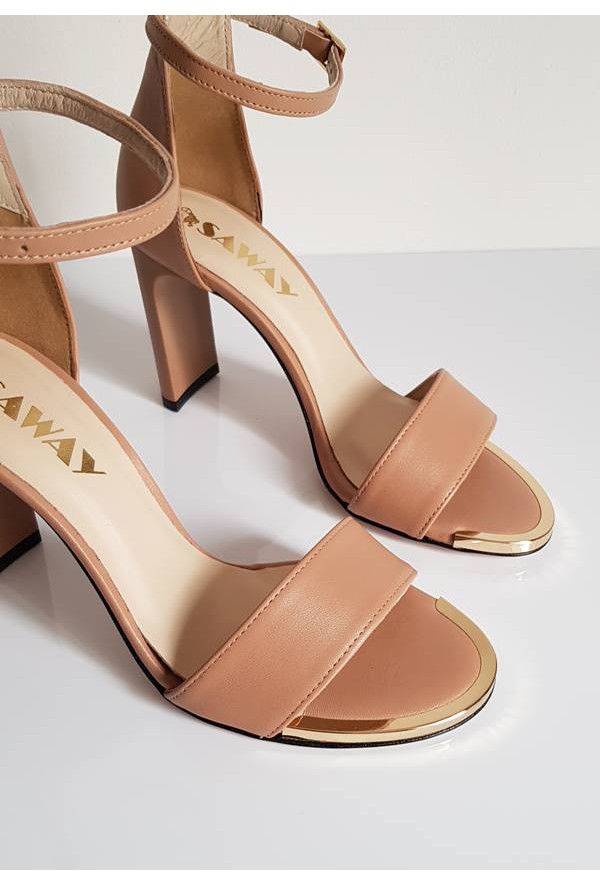 Cieliste sandały na słupku Arriana