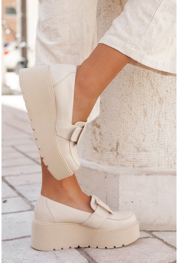 Czarne zamszowe mokasyny na platformie Tonic