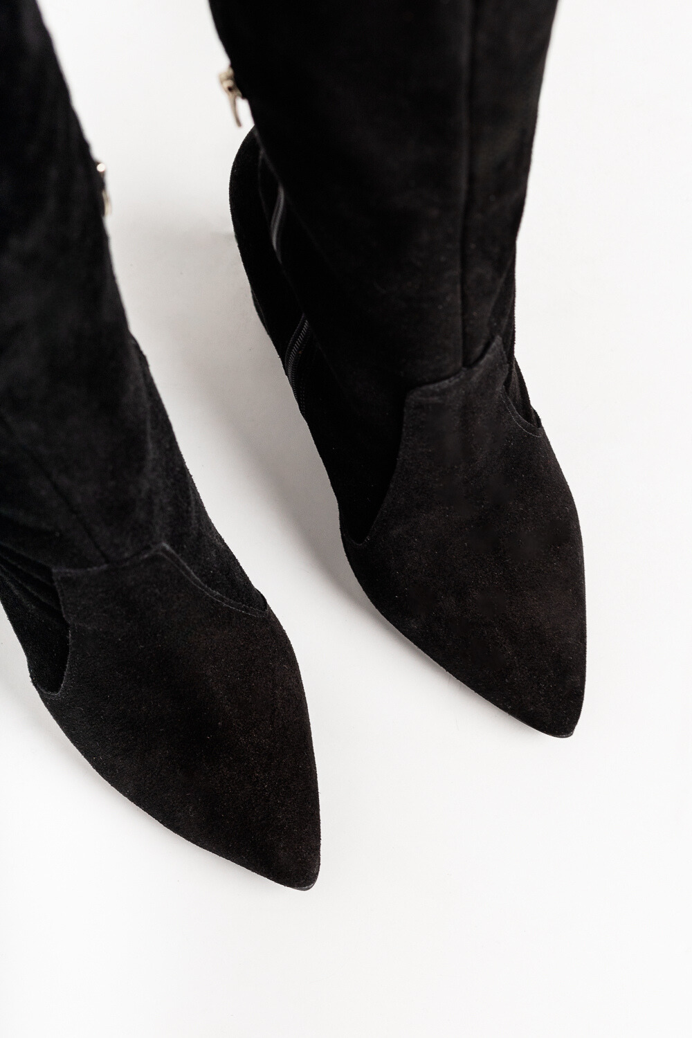 Czarne zamszowe kozaki Yagil