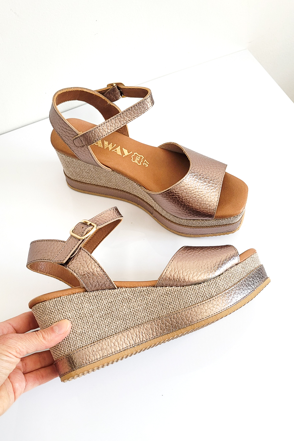 Czarne sandały na koturnie Sewilla