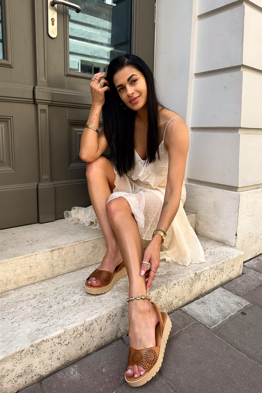 Brązowe sandały na koturnie Murcia