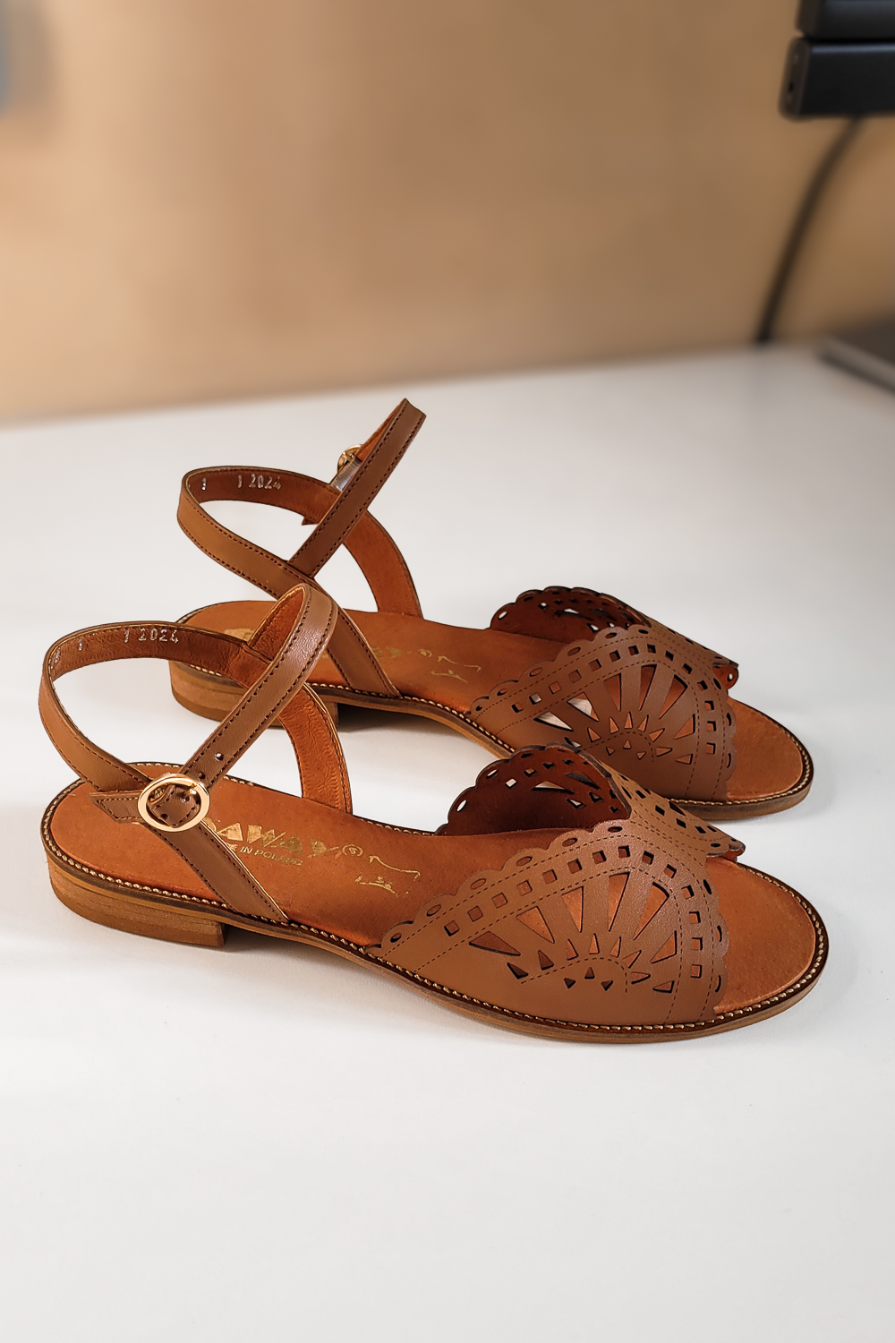 Złote ażurowe sandały Elisa