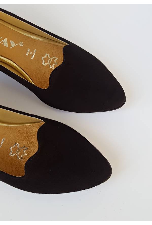 Zamszowe czarne czółenka Carmella