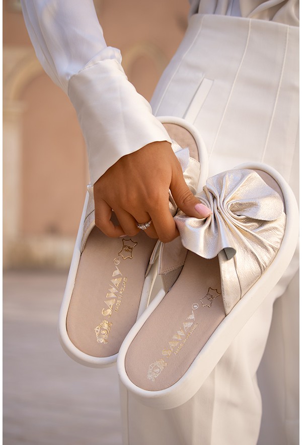 Złote klapki Balbina