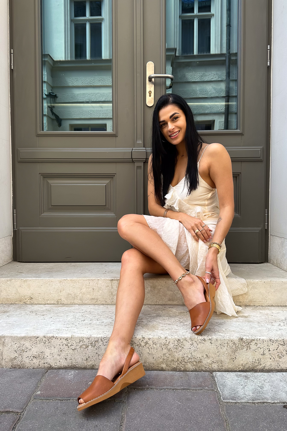 Brązowe sandały na koturnie Andora